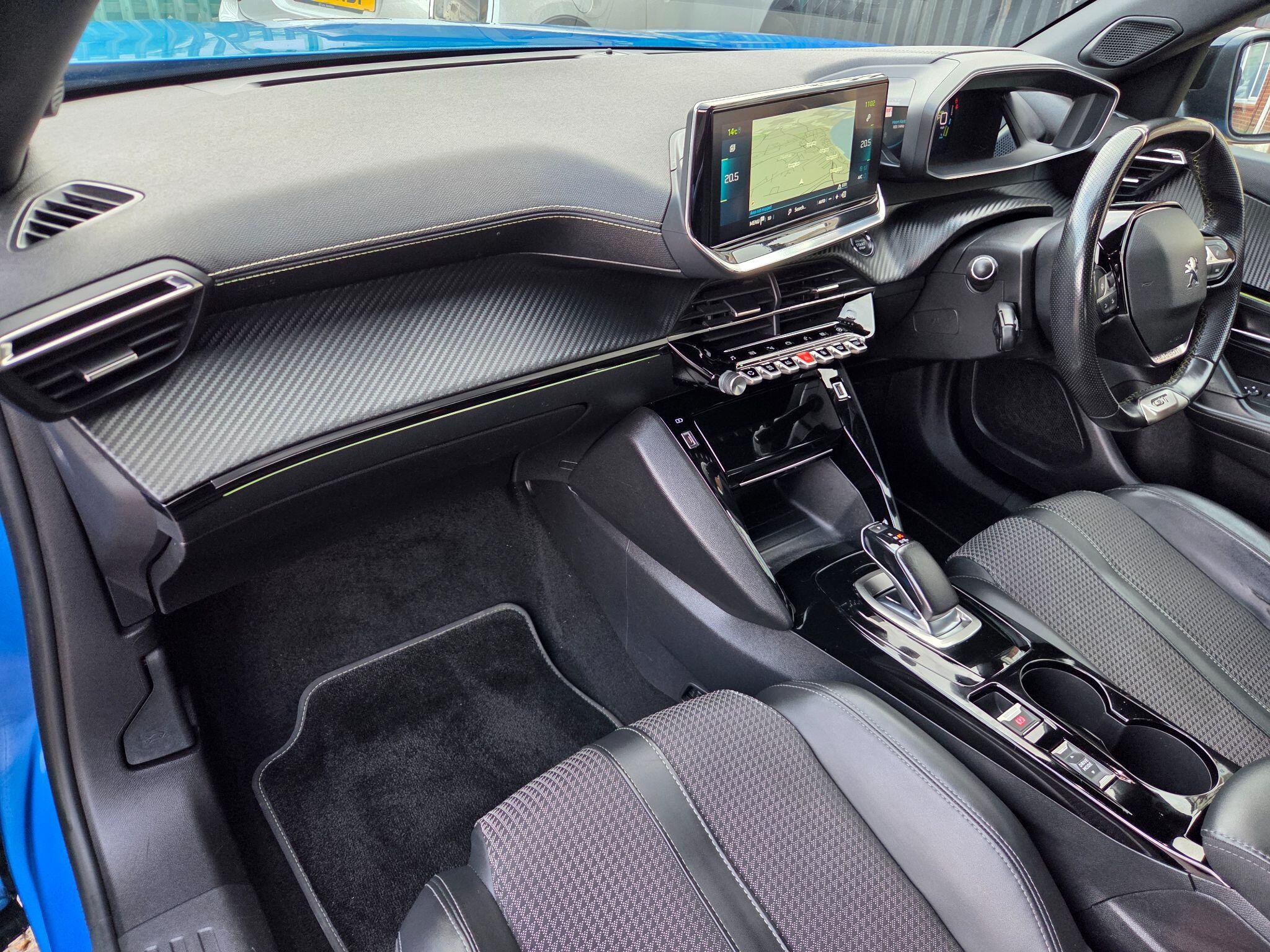 Peugeot e-2008 view 25