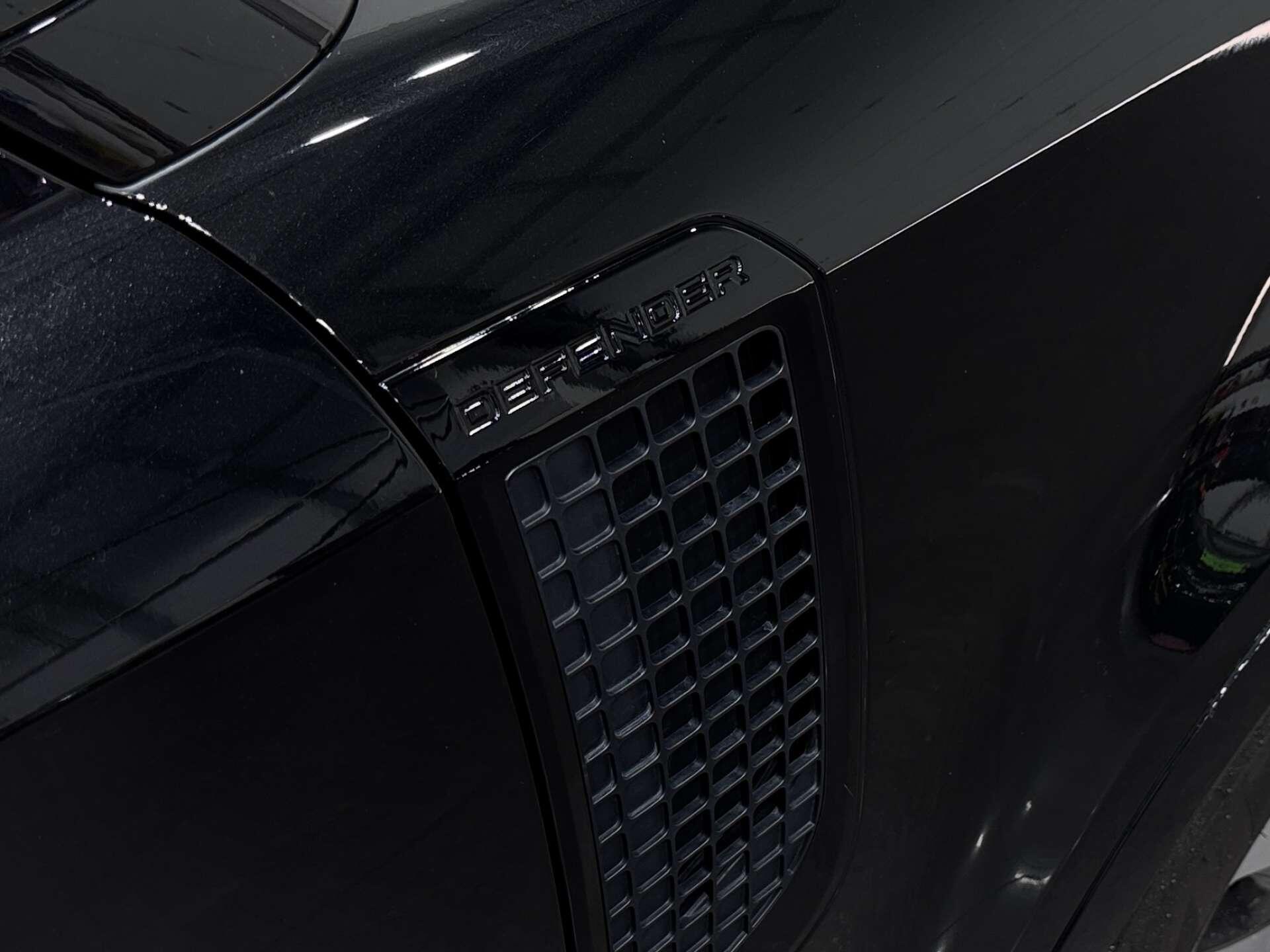 Land Rover Defender view 33