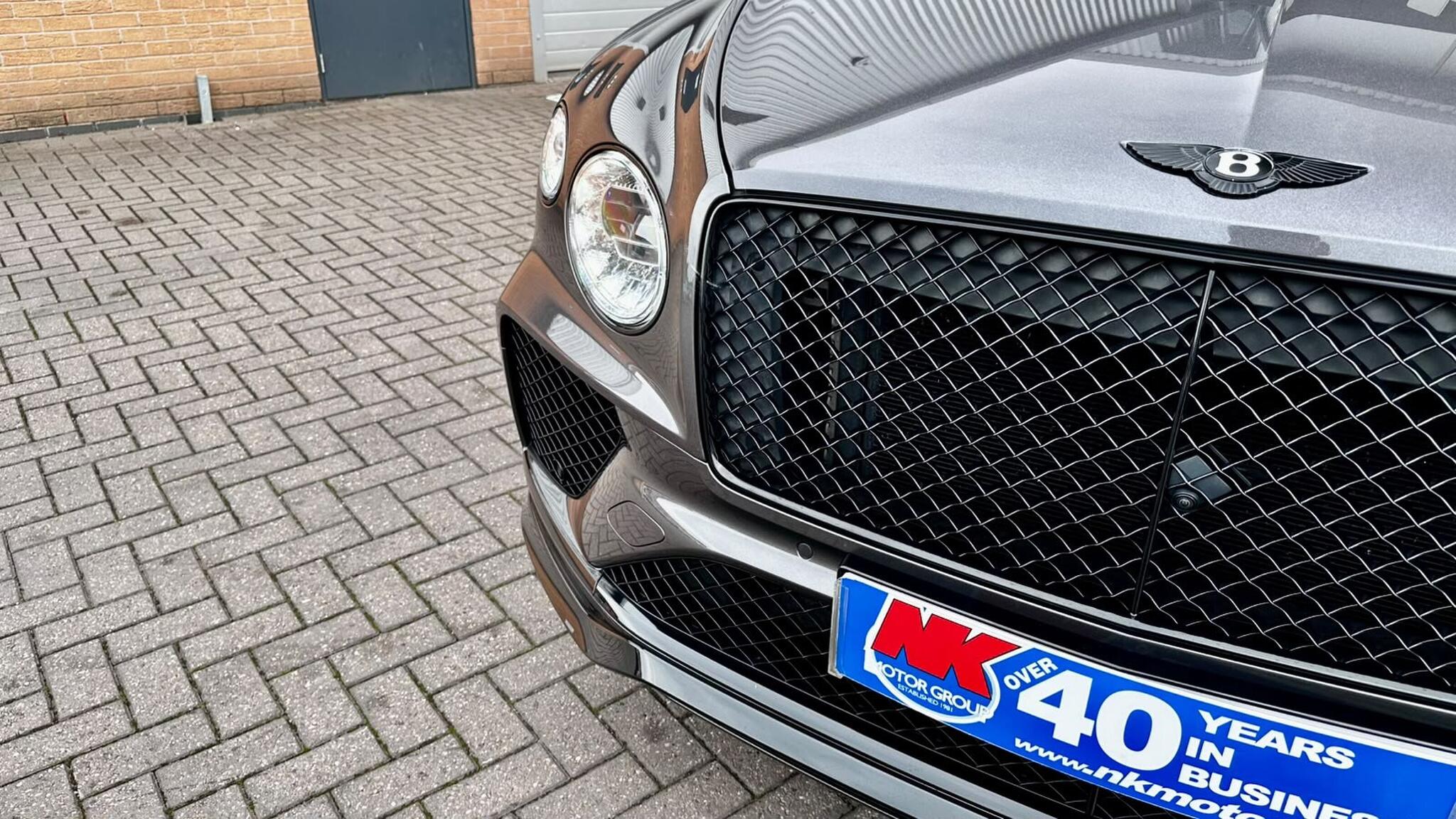 Bentley Bentayga view 8