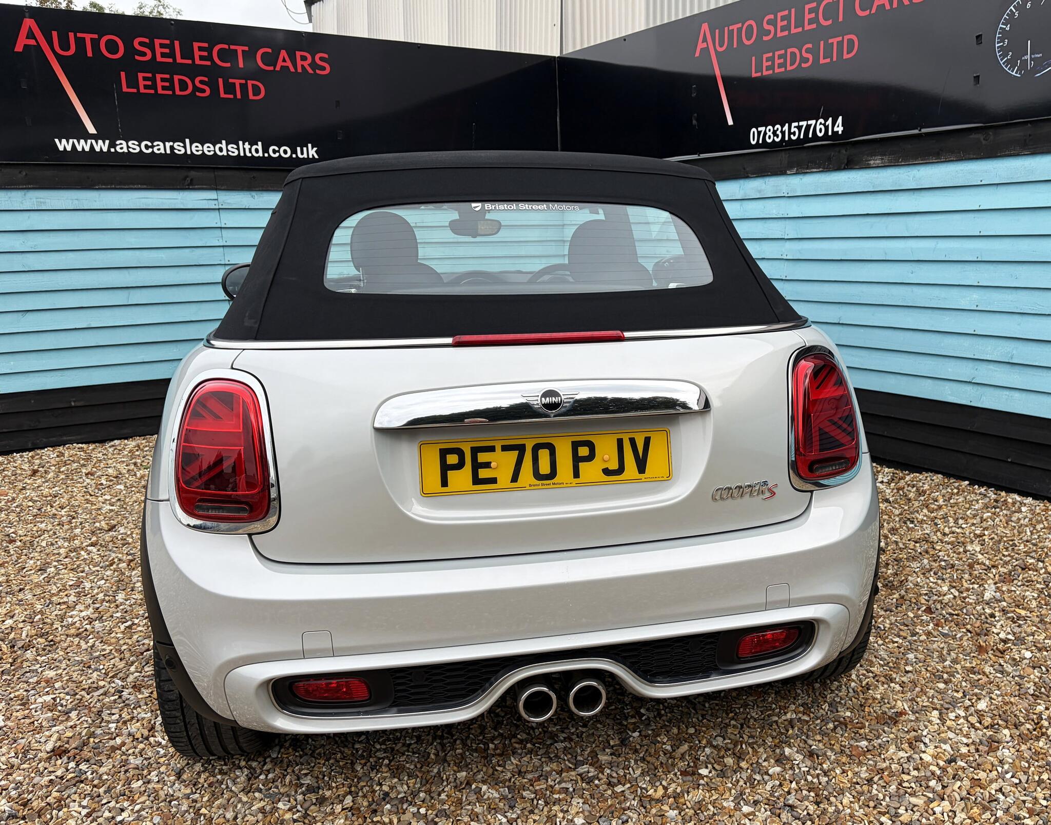 Mini Convertible view 18