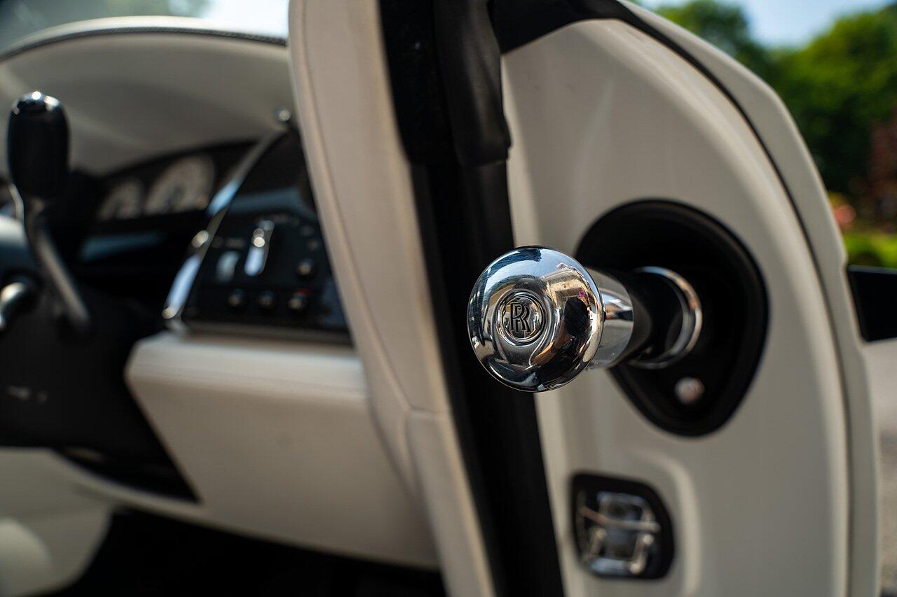 Rolls-Royce Dawn view 67