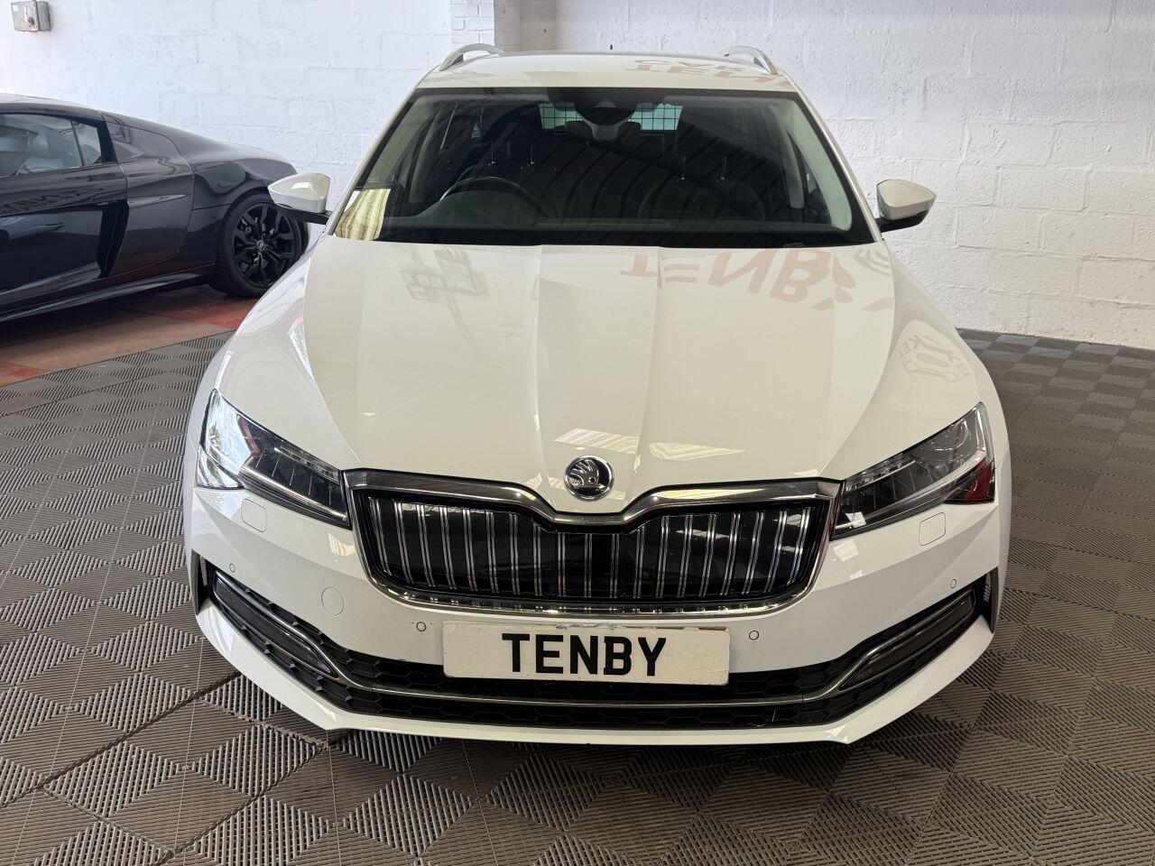 Skoda Superb view 3