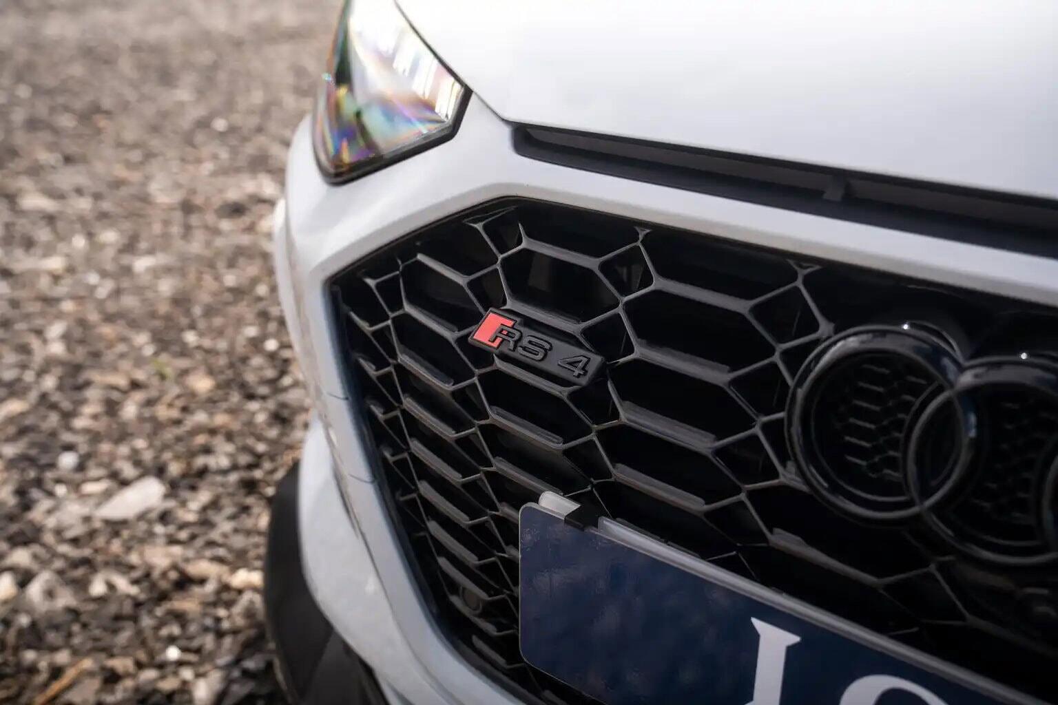 Audi RS4 Avant view 11