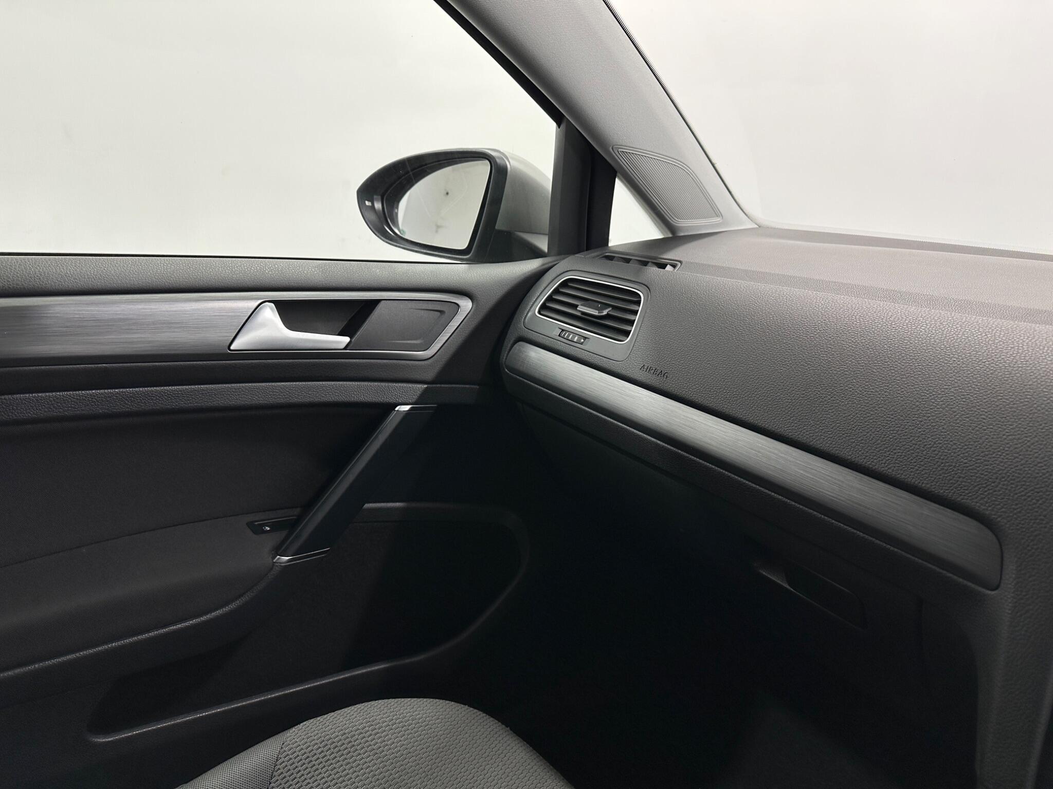 Volkswagen Golf view 27