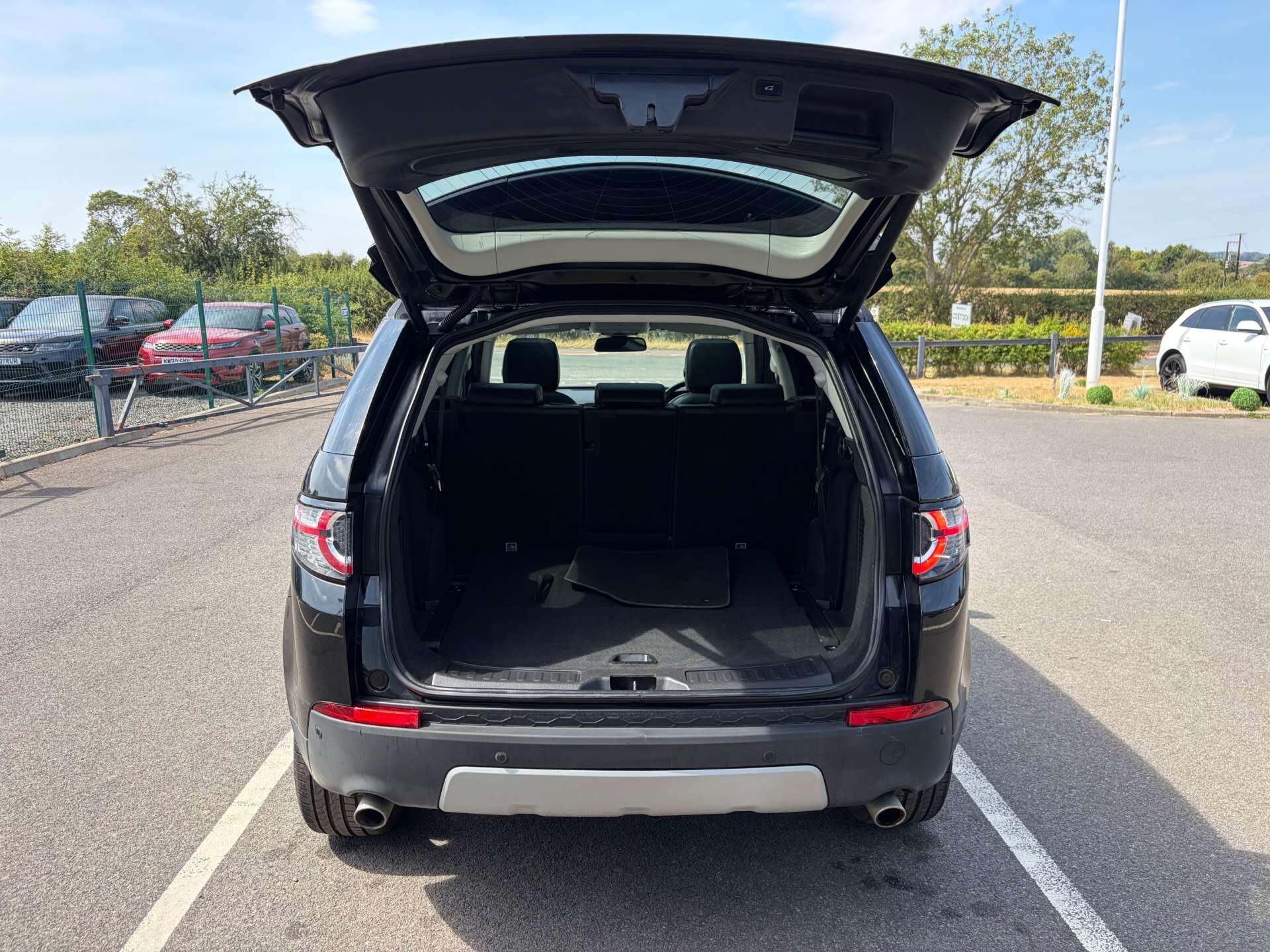 Land Rover Discovery Sport view 24