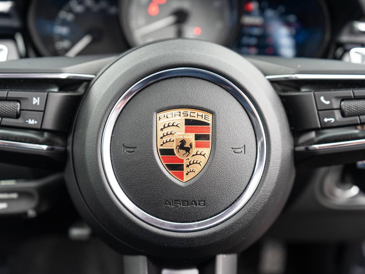 Porsche Macan view 19