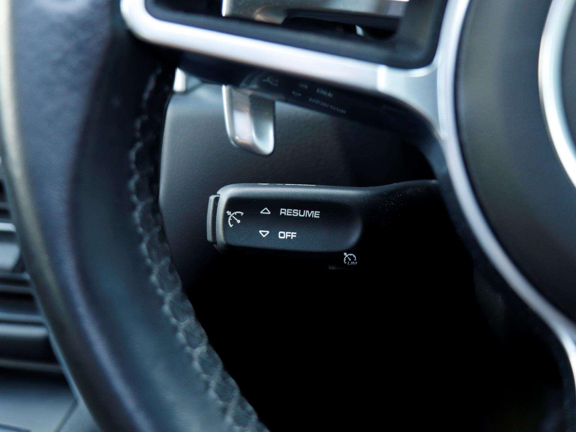 Porsche Macan view 19