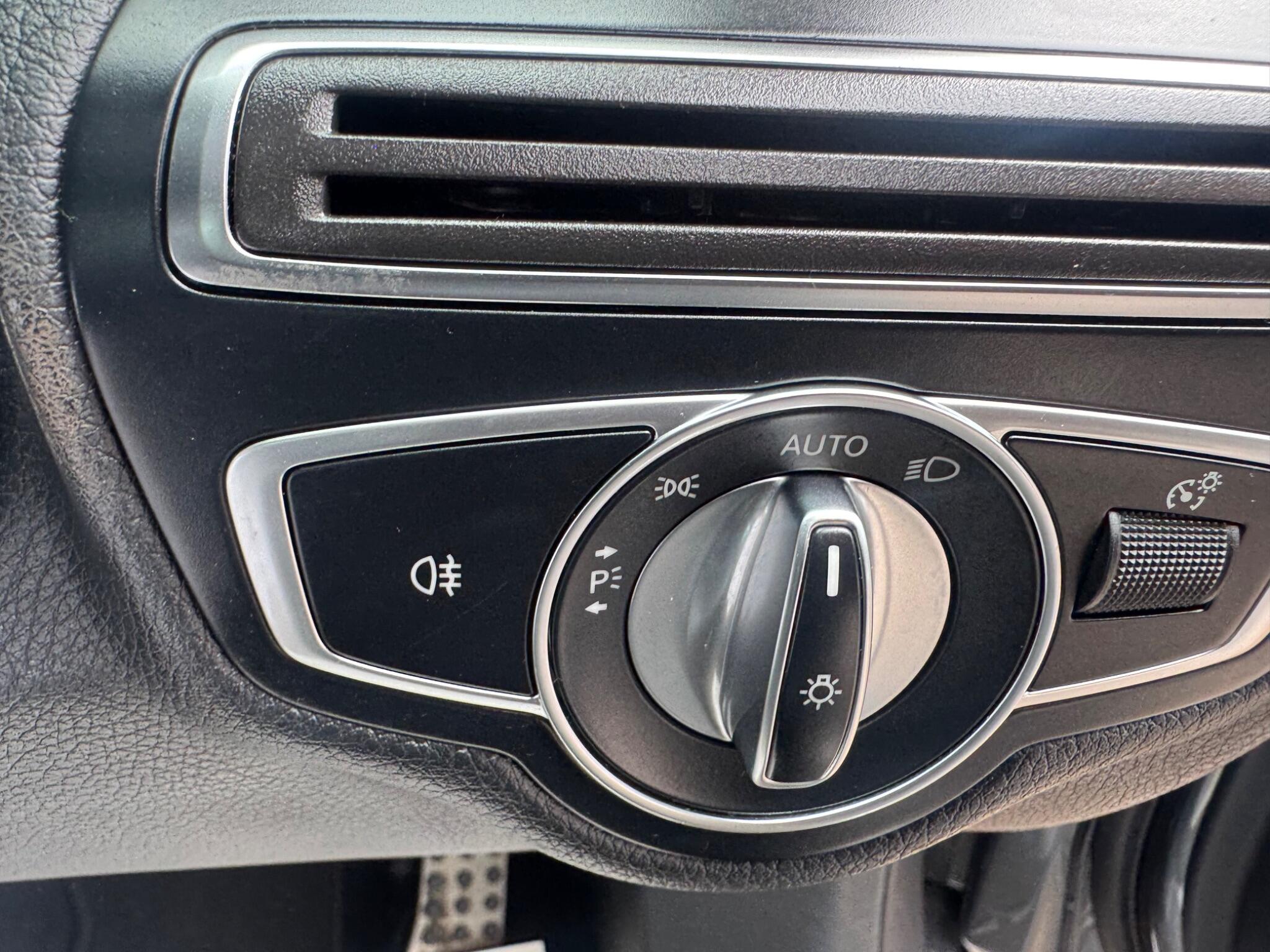 Mercedes-Benz C Class view 20