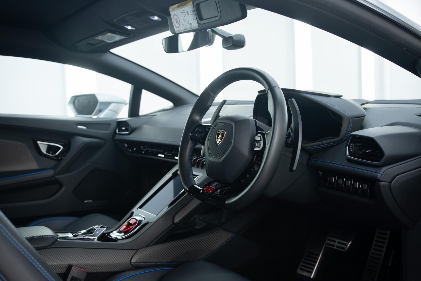 Lamborghini Huracan view 3