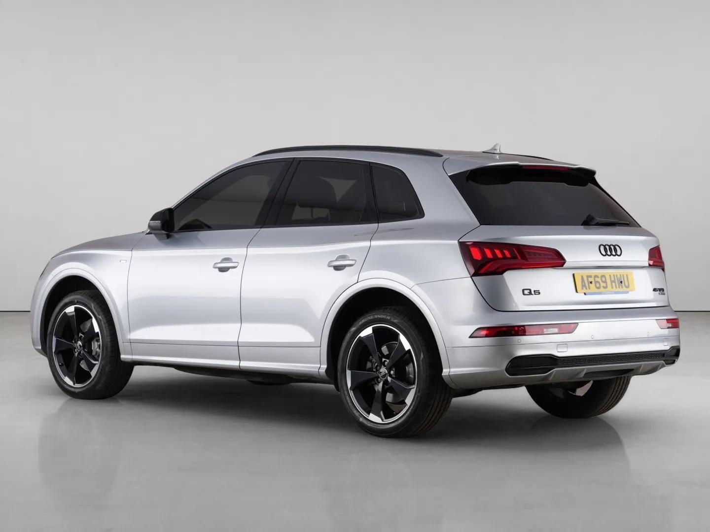 Audi Q5 view 8