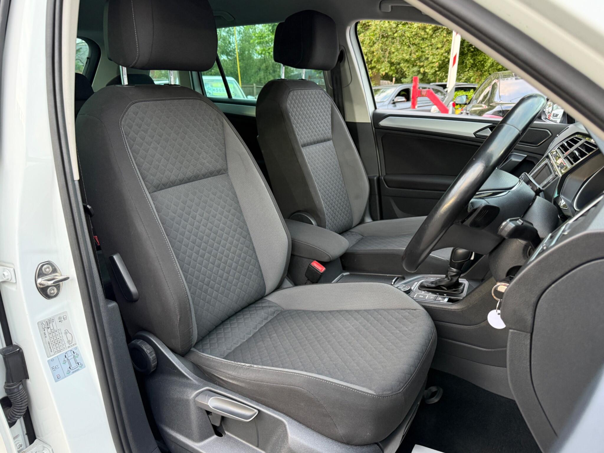 Volkswagen Tiguan - Image 36