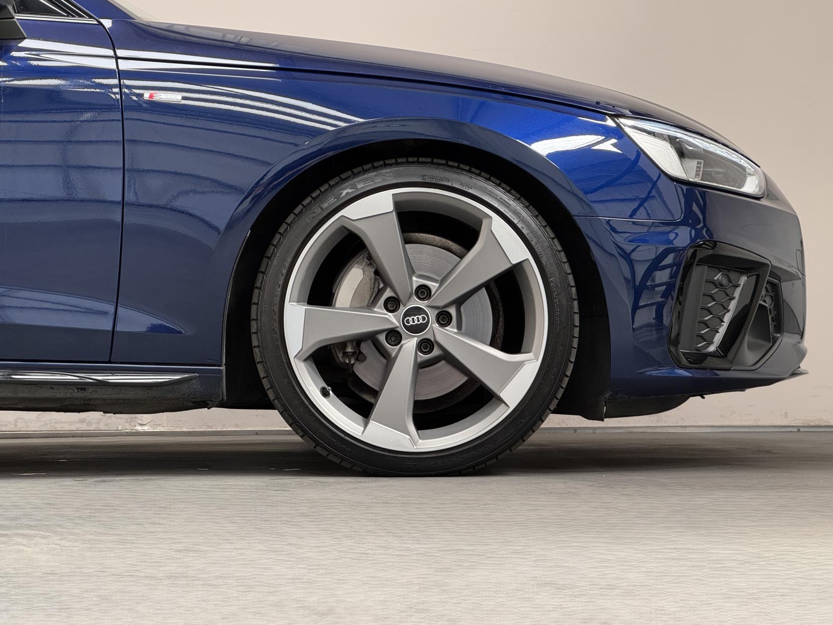Audi A4 Avant view 14