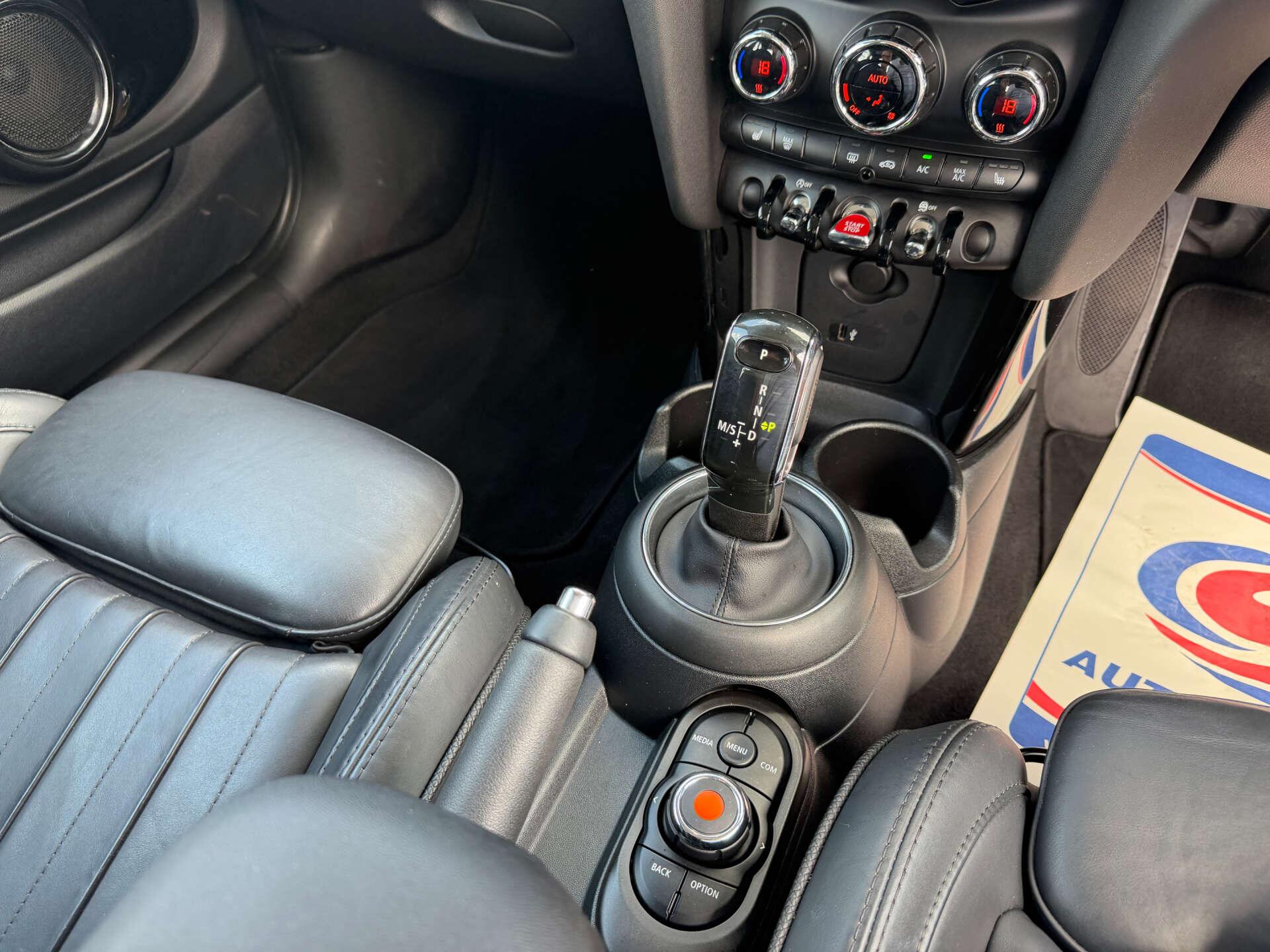 Mini Hatch view 18