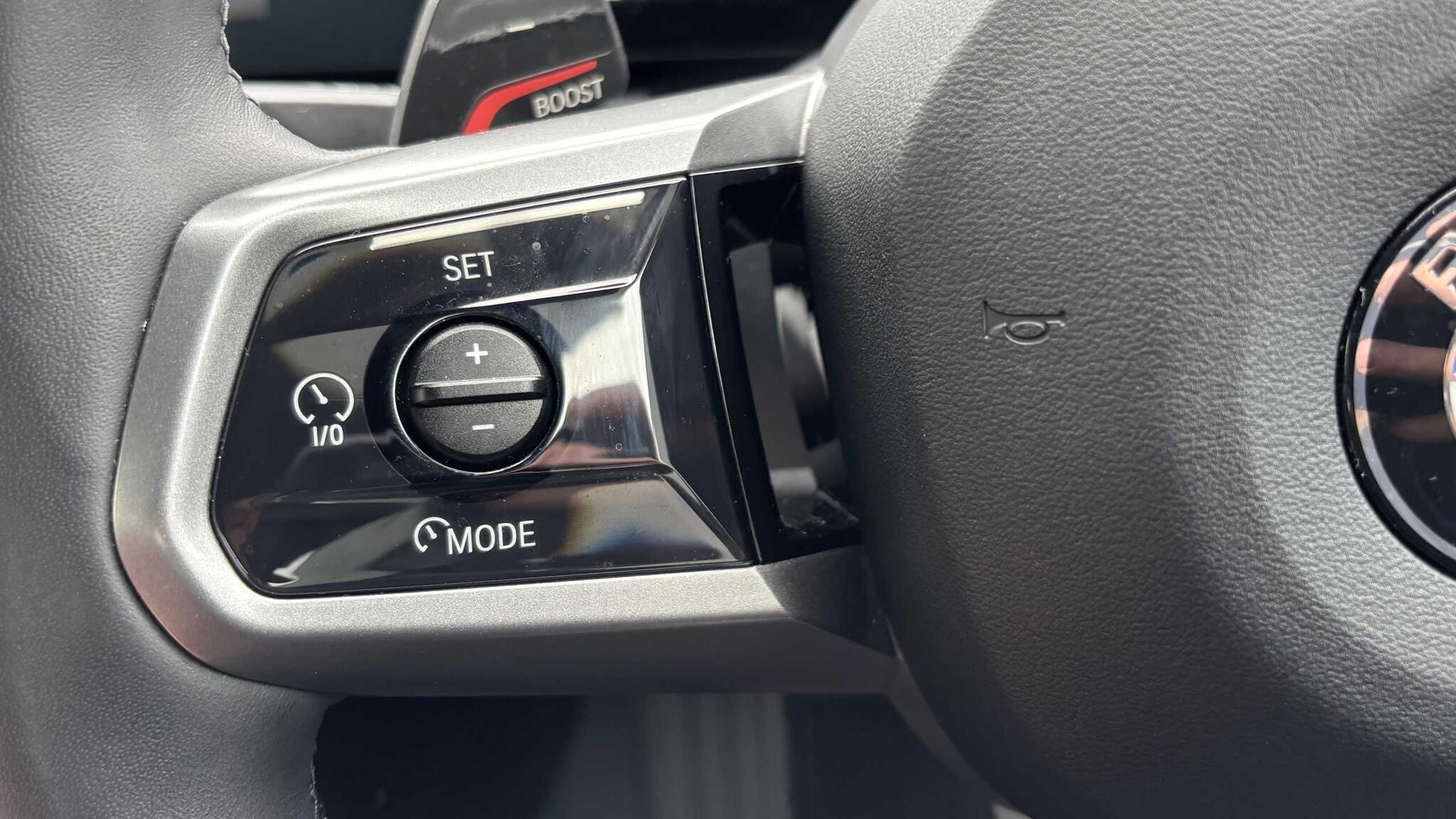 BMW 5 Series view 19