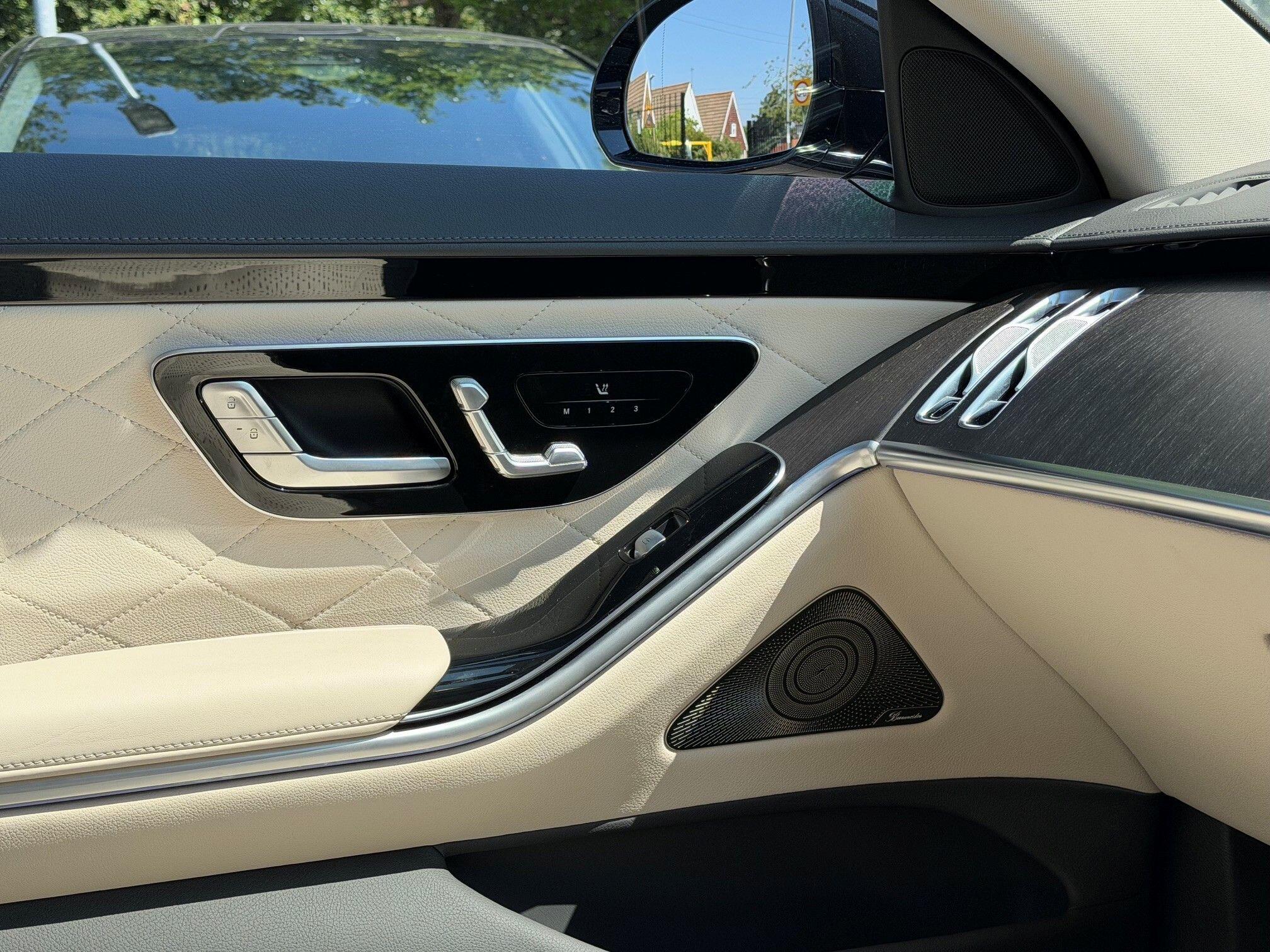 Mercedes-Benz S Class view 22