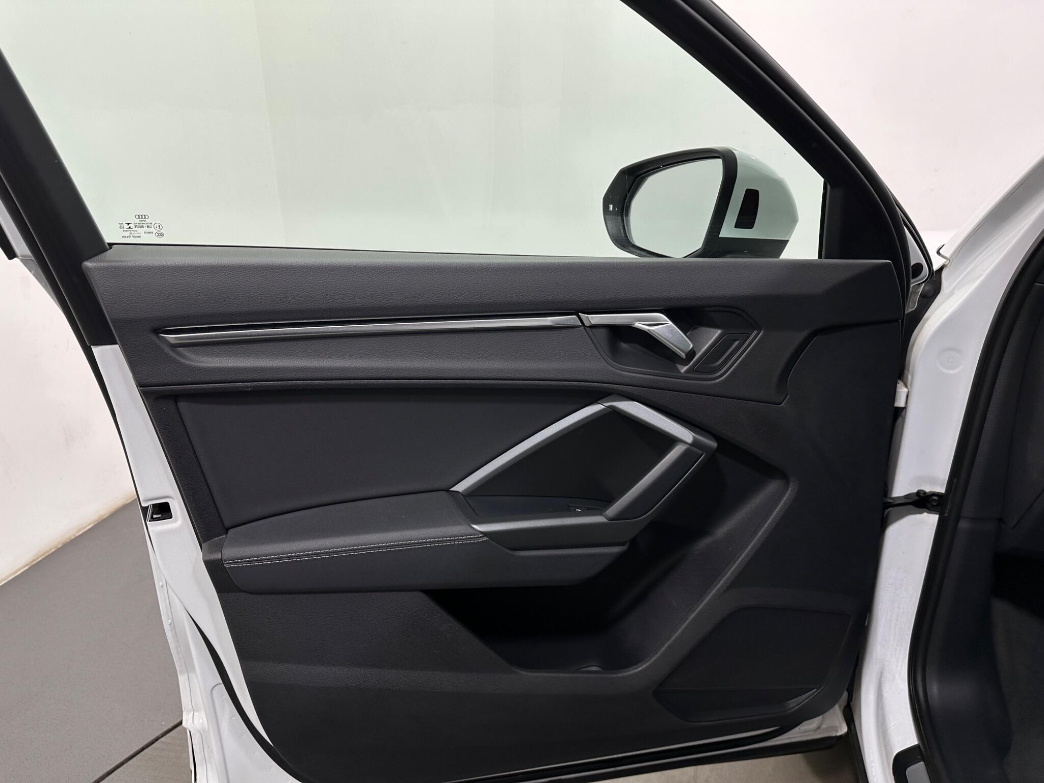 Audi Q3 view 36