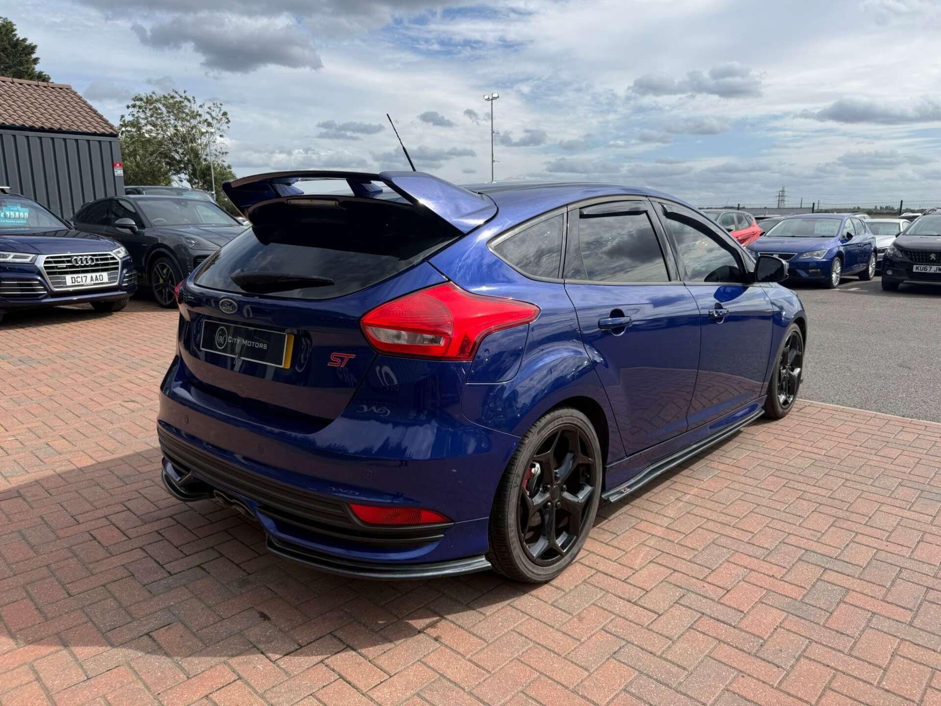Ford Focus view 11