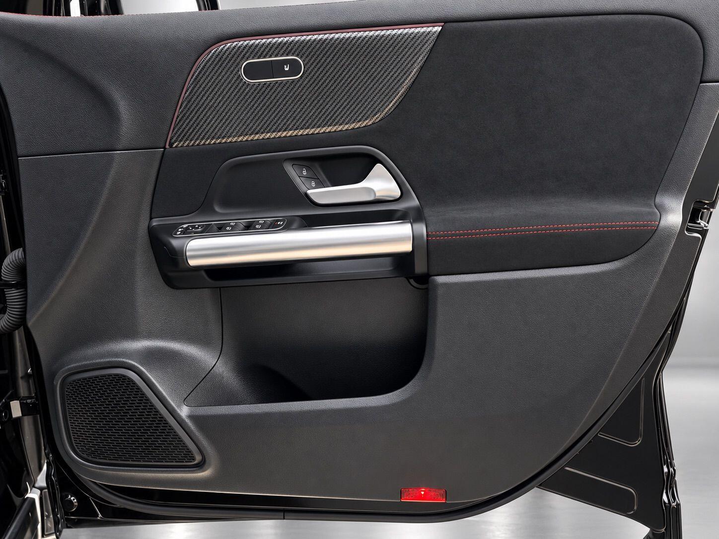 Mercedes-Benz GLA view 16