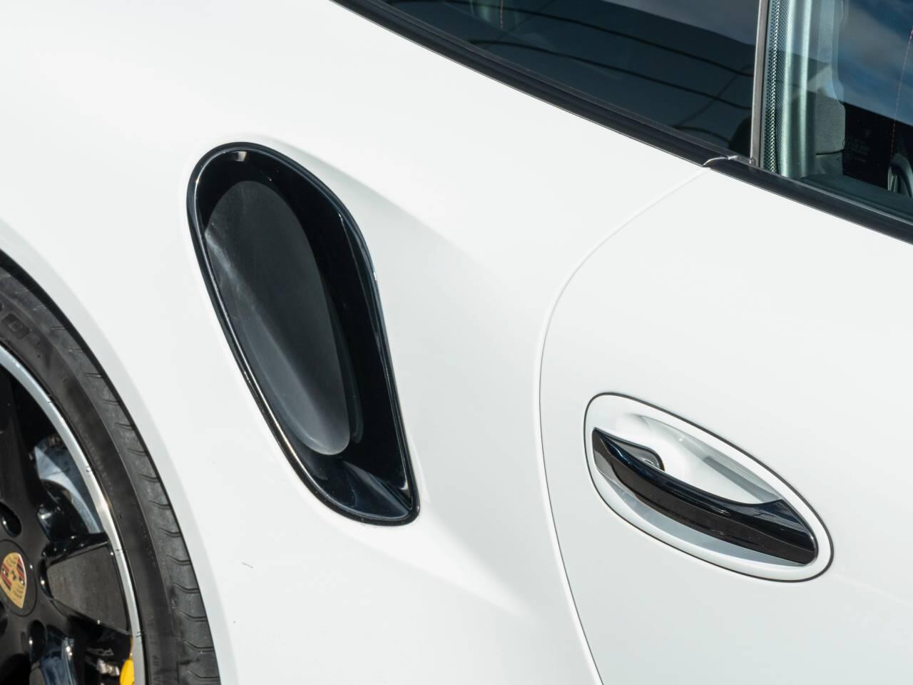 Porsche 911 view 19