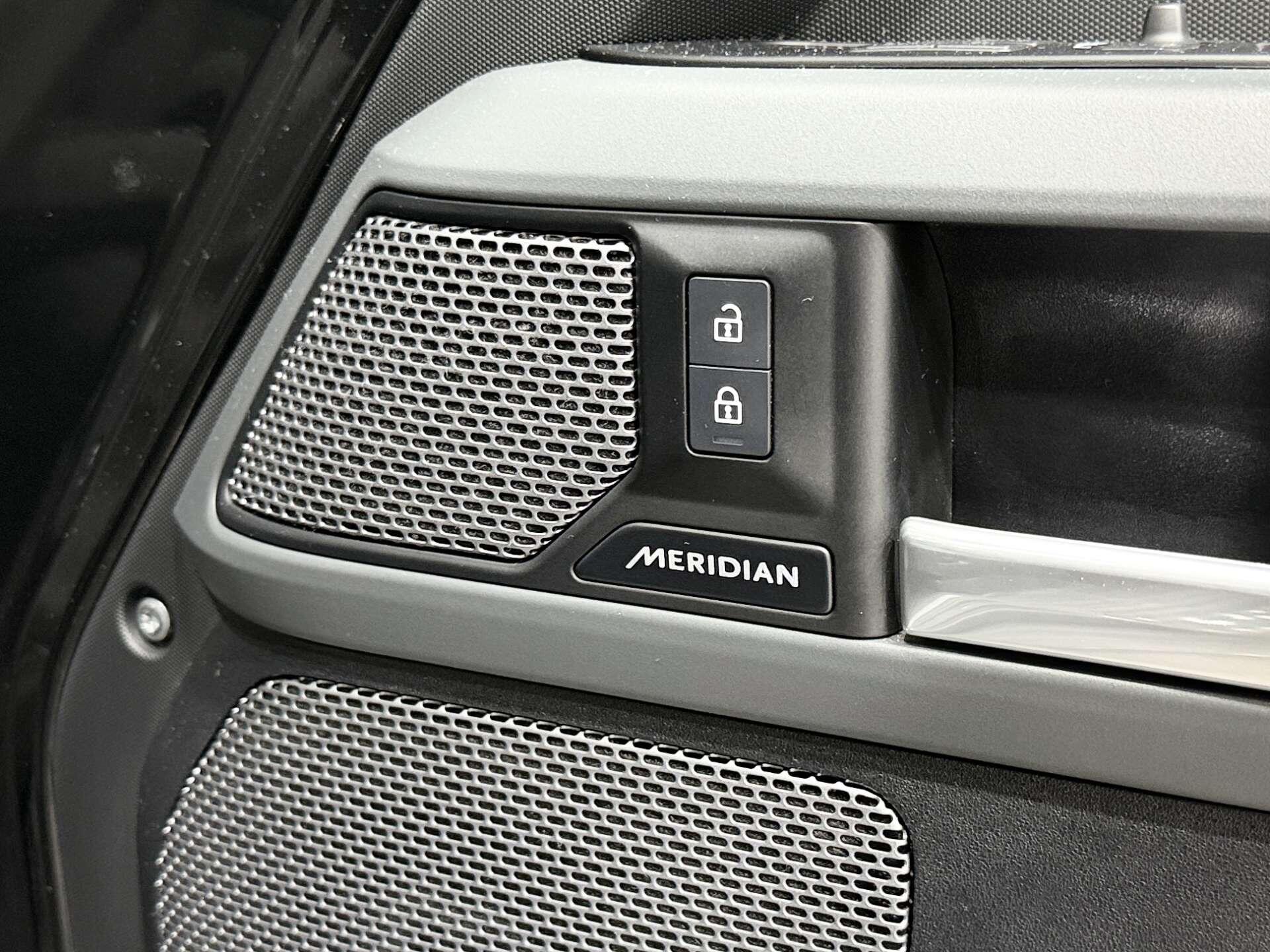 Land Rover Defender view 37