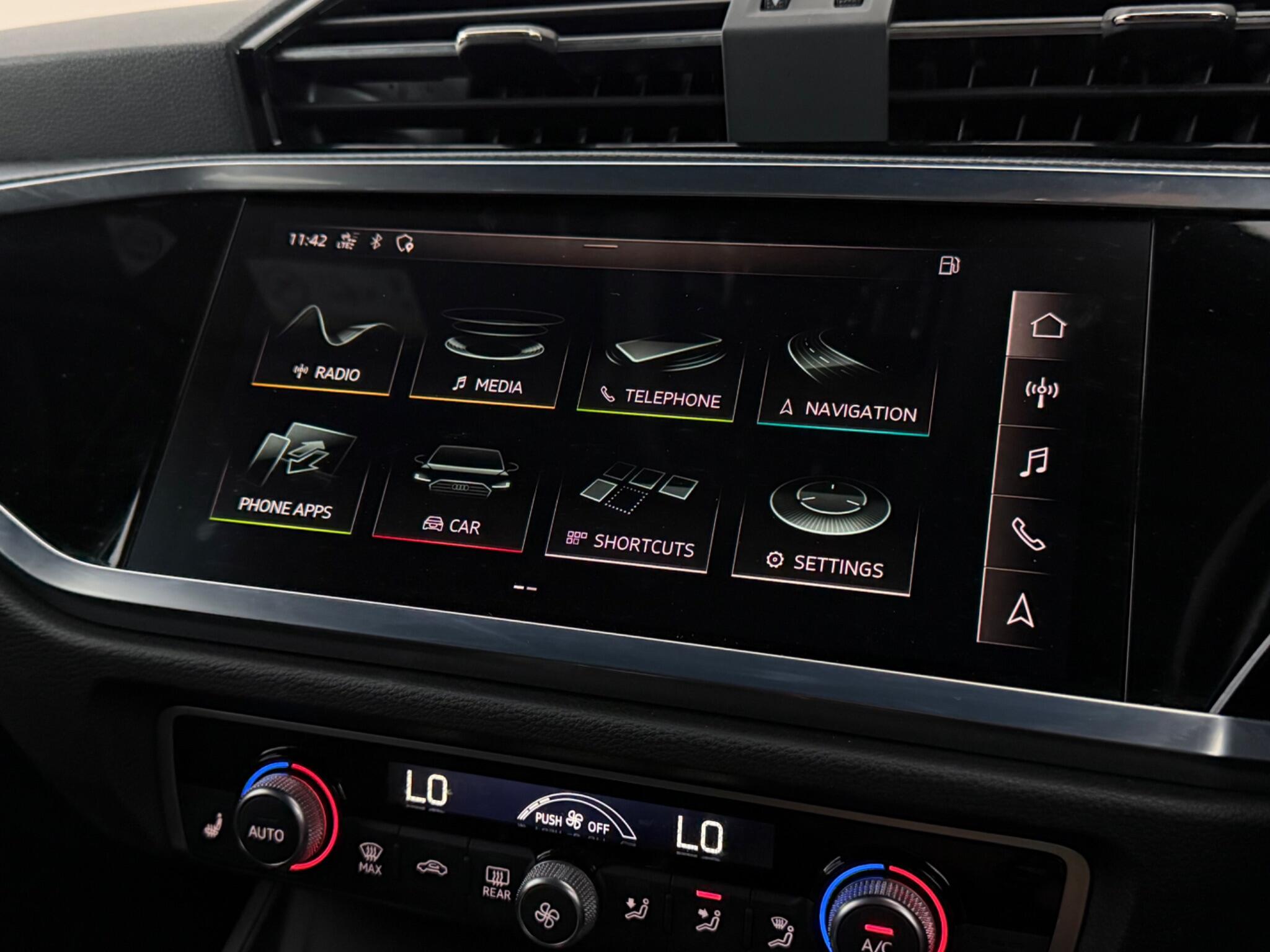 Audi Q3 view 27