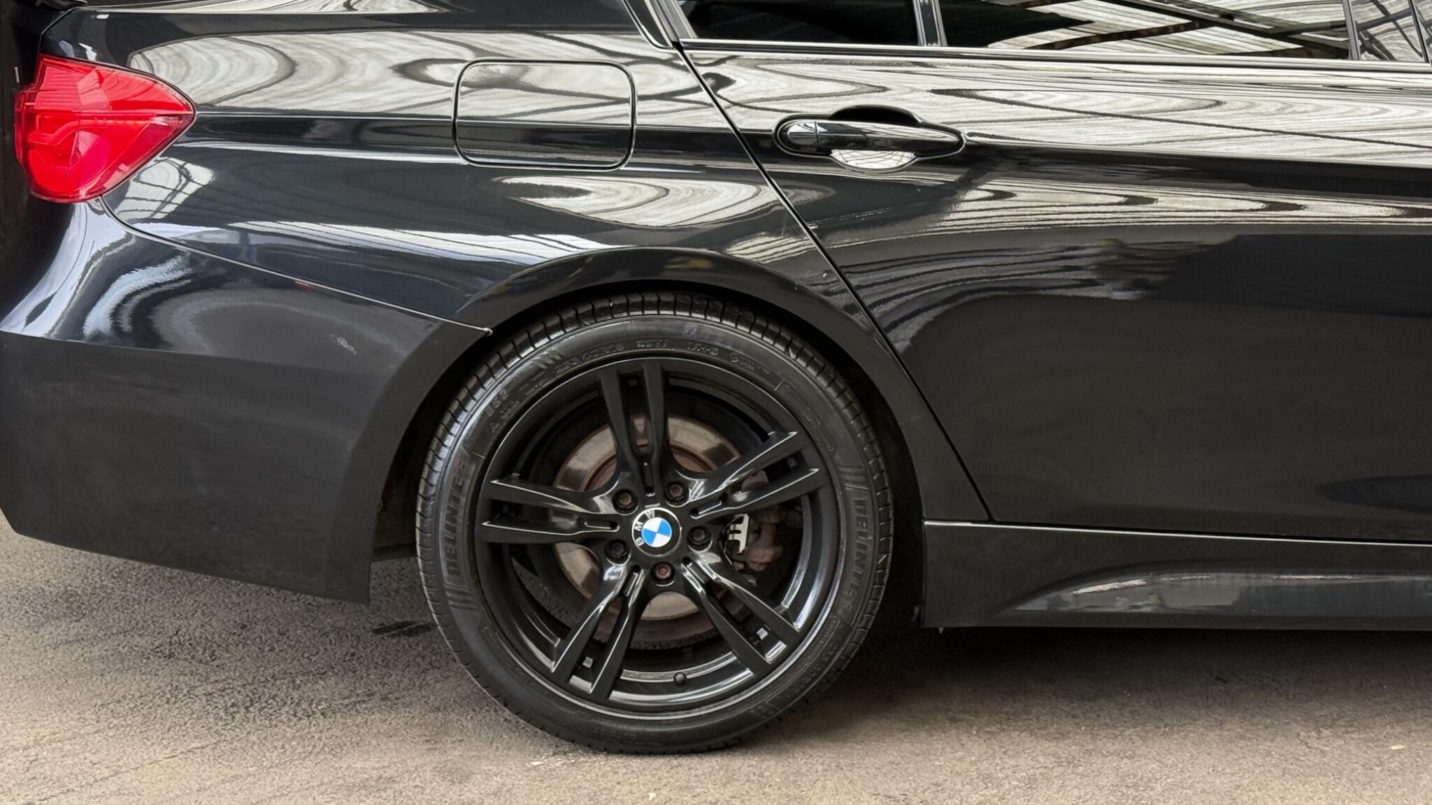 BMW 3 Series view 19