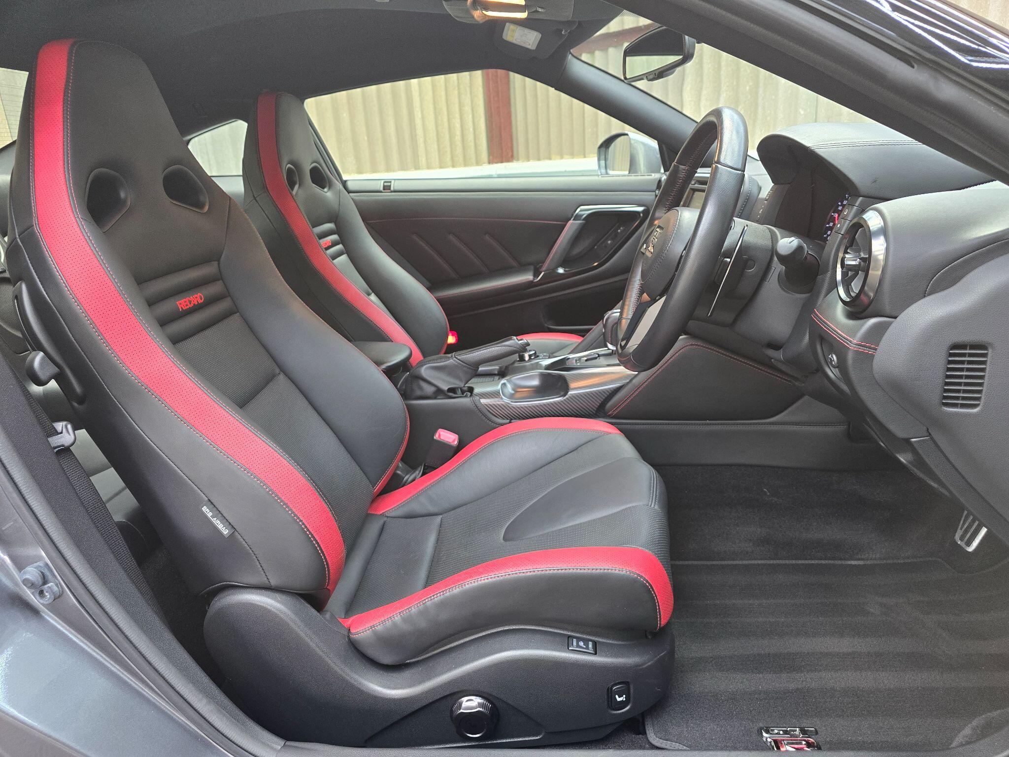 Nissan GT-R view 22