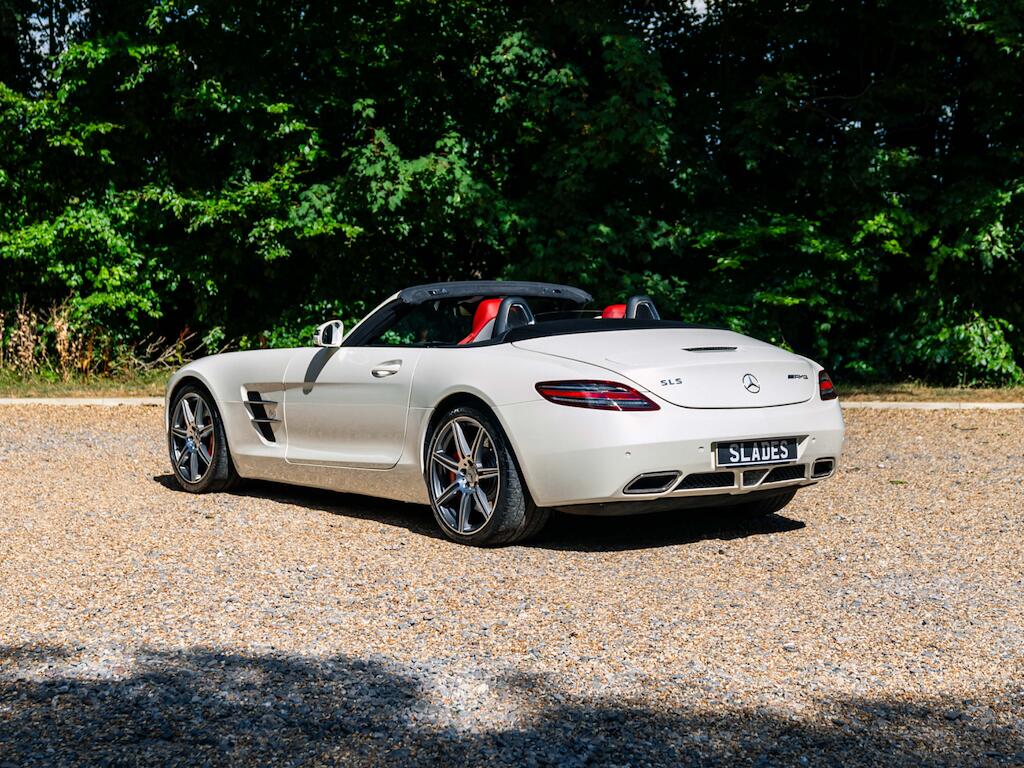 Mercedes-Benz SLS view 3