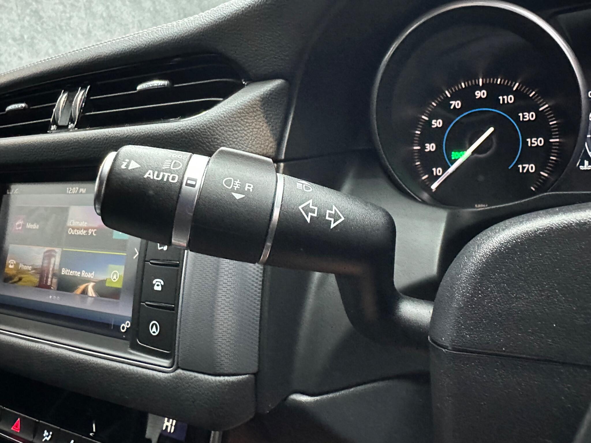 Jaguar XF view 19