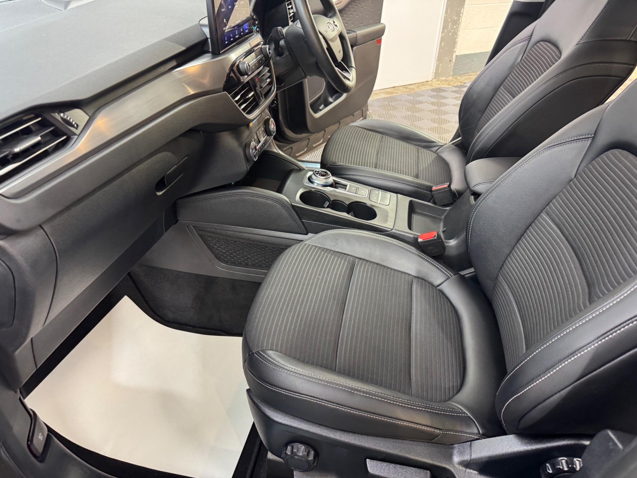 Ford Kuga view 50