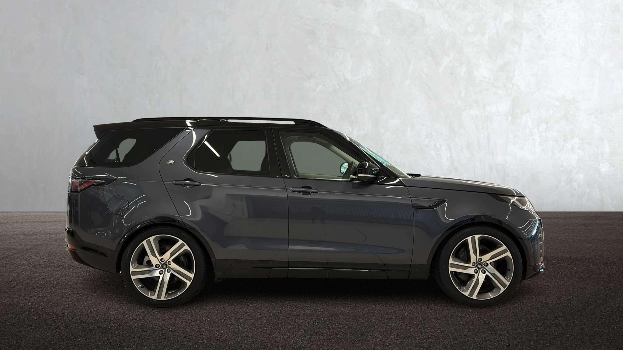 Land Rover Discovery view 5