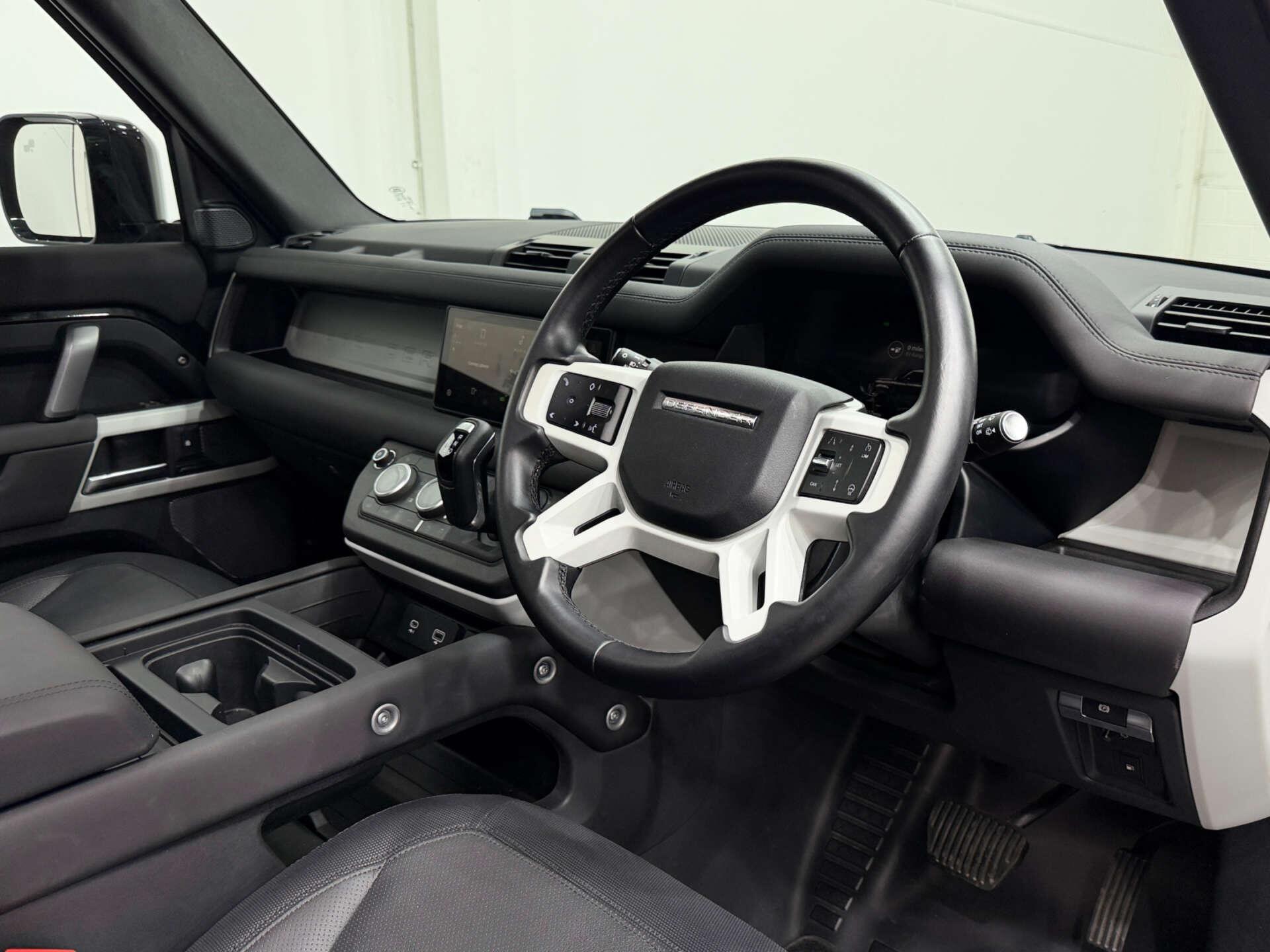 Land Rover Defender view 35