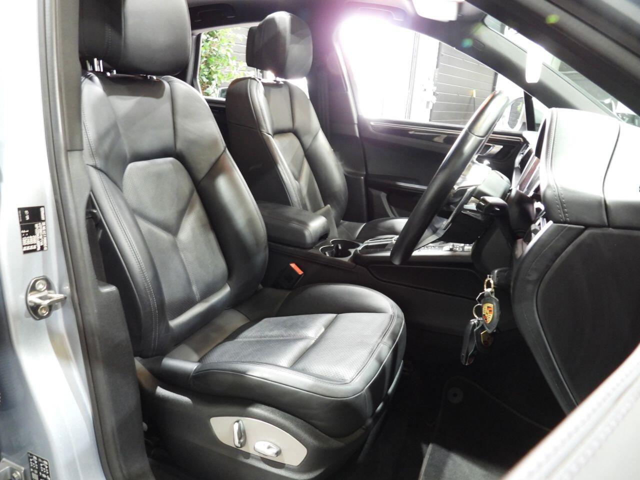 Porsche Macan view 17