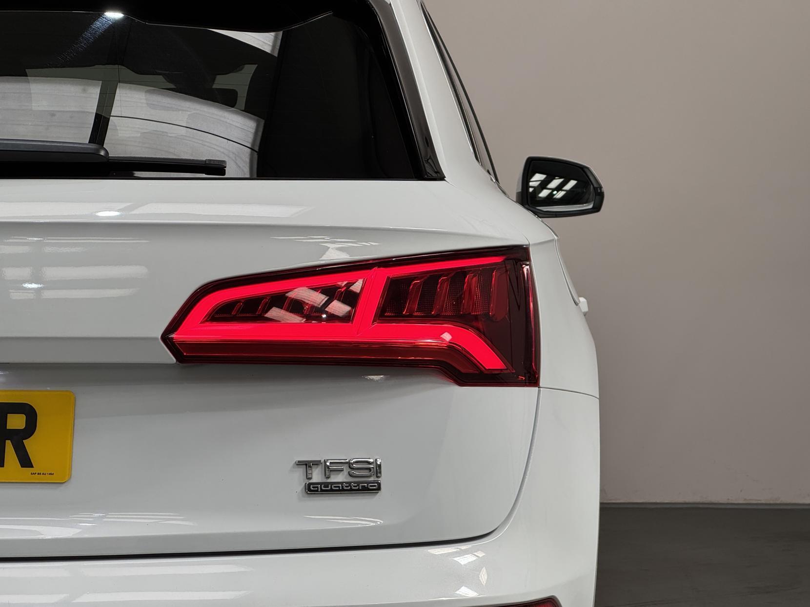 Audi Q5 view 15