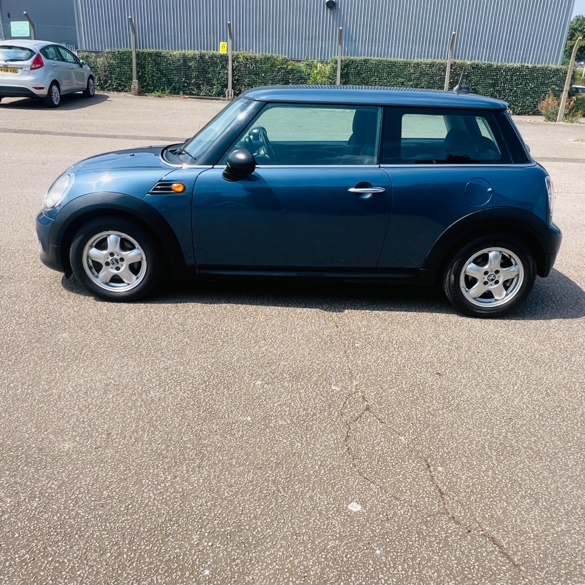 Mini Hatch view 14