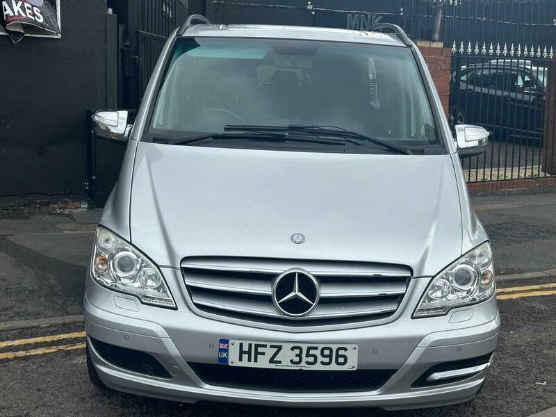 Mercedes-Benz Viano view 2