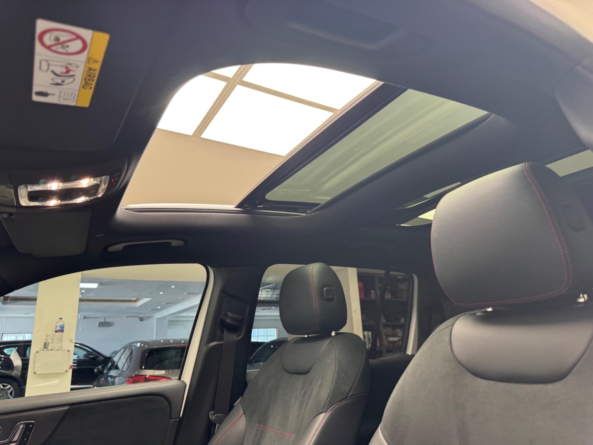 Mercedes-Benz Eqb view 32