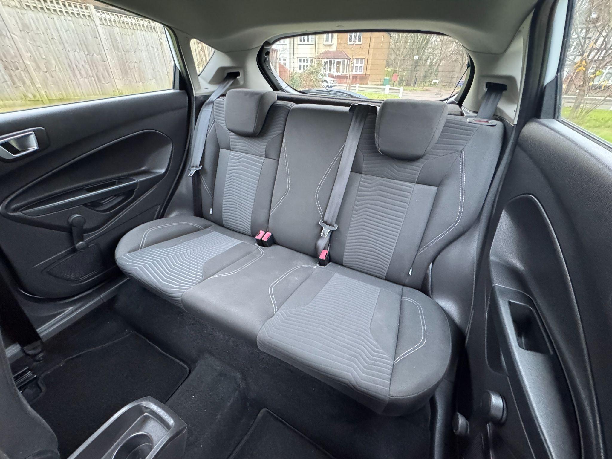 2016 Ford Fiesta image 24