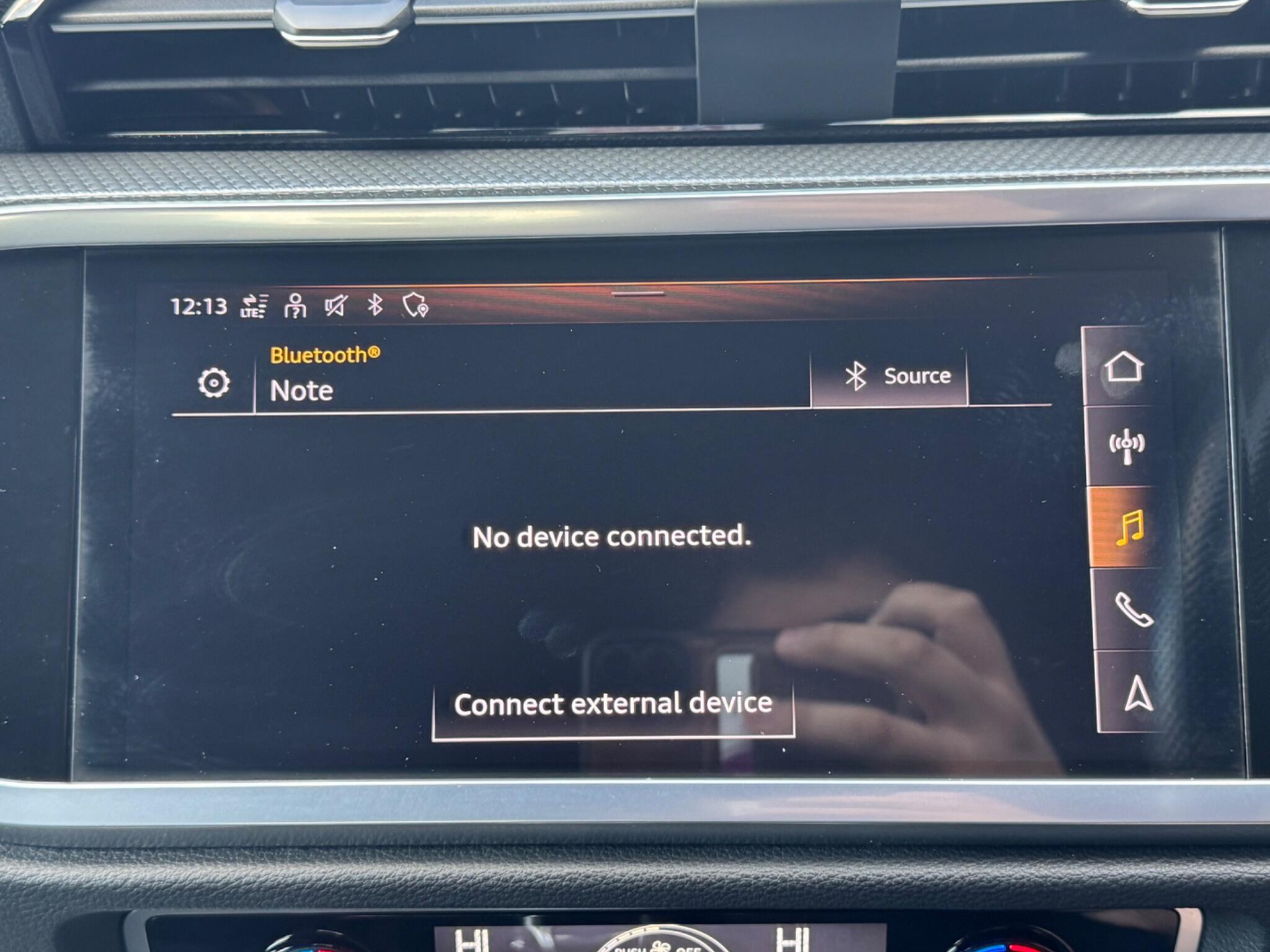 Audi Q3 view 34