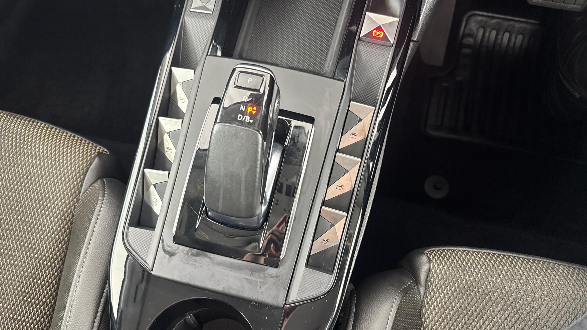 DS Automobiles DS 3 Crossback view 34