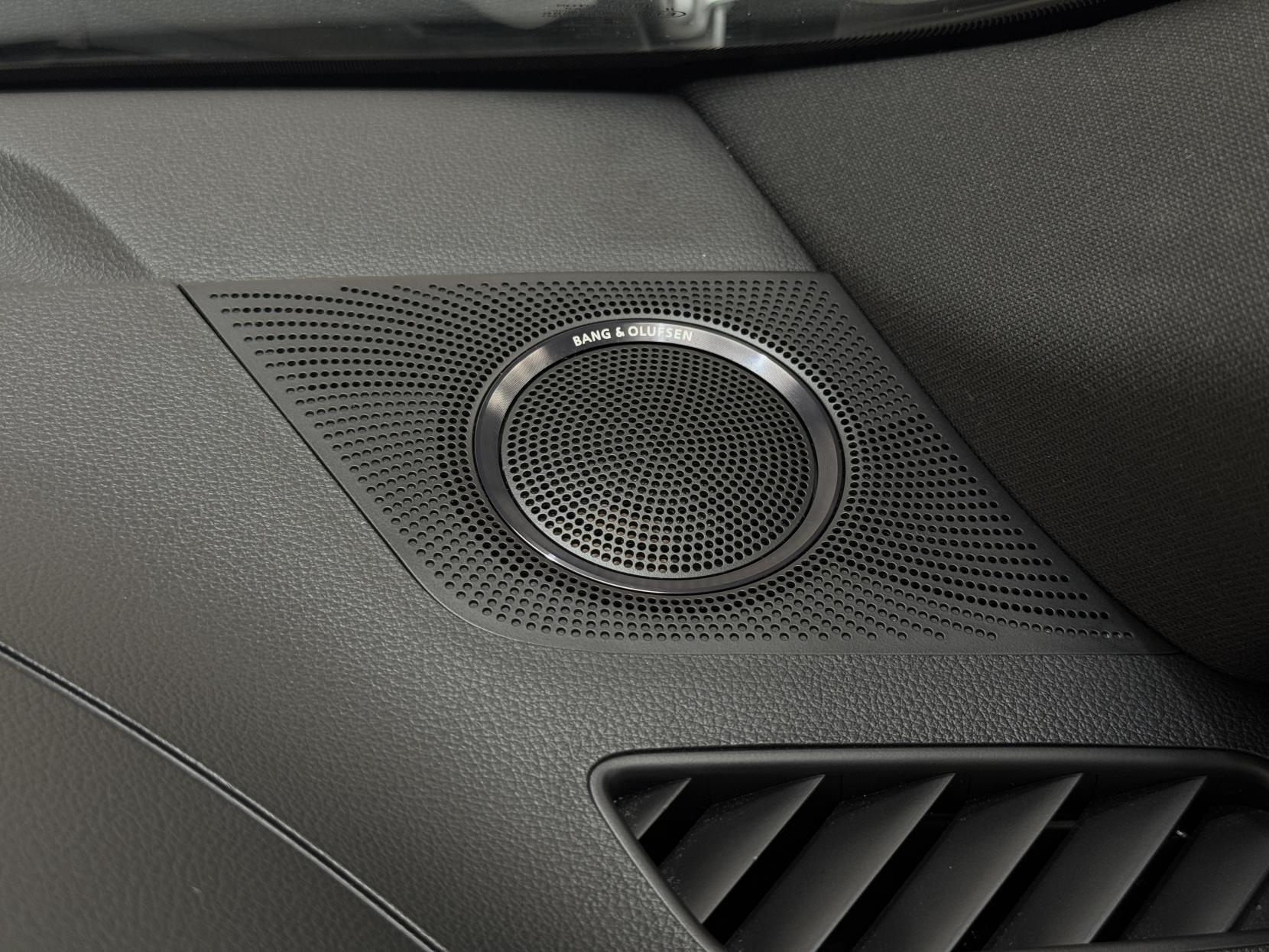 Audi SQ5 view 36