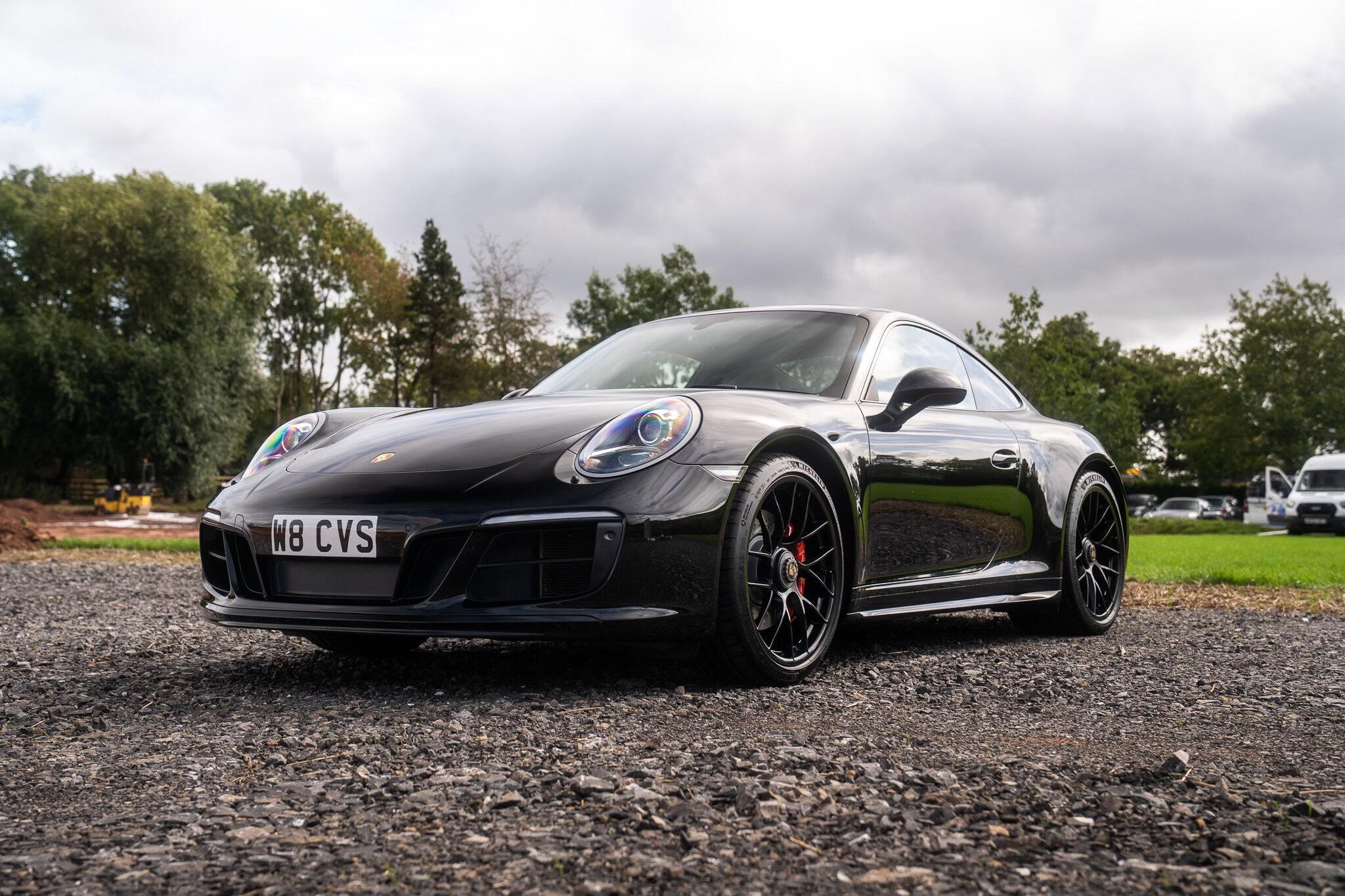Porsche 911 view 3