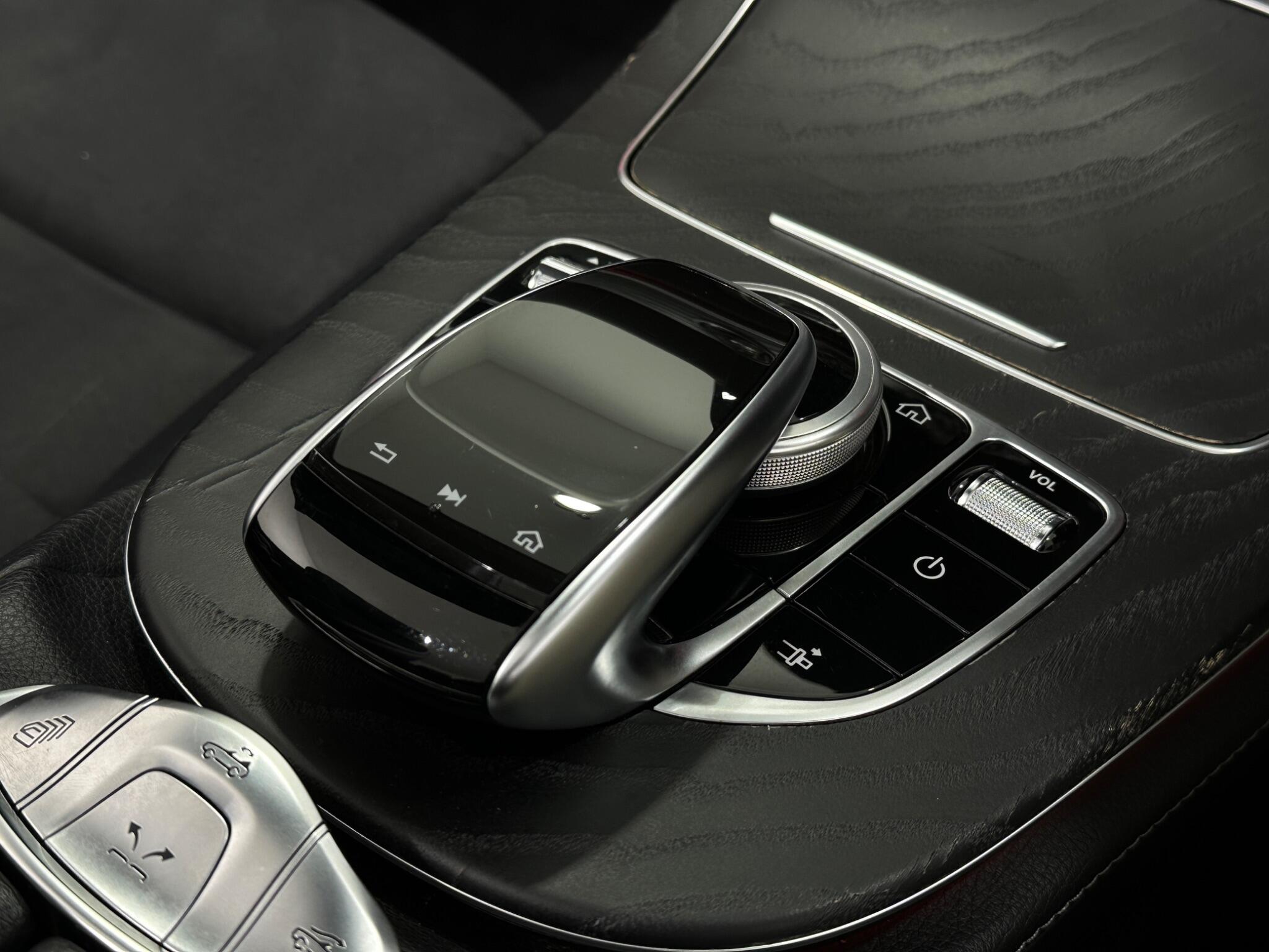 Mercedes-Benz E-Class view 22
