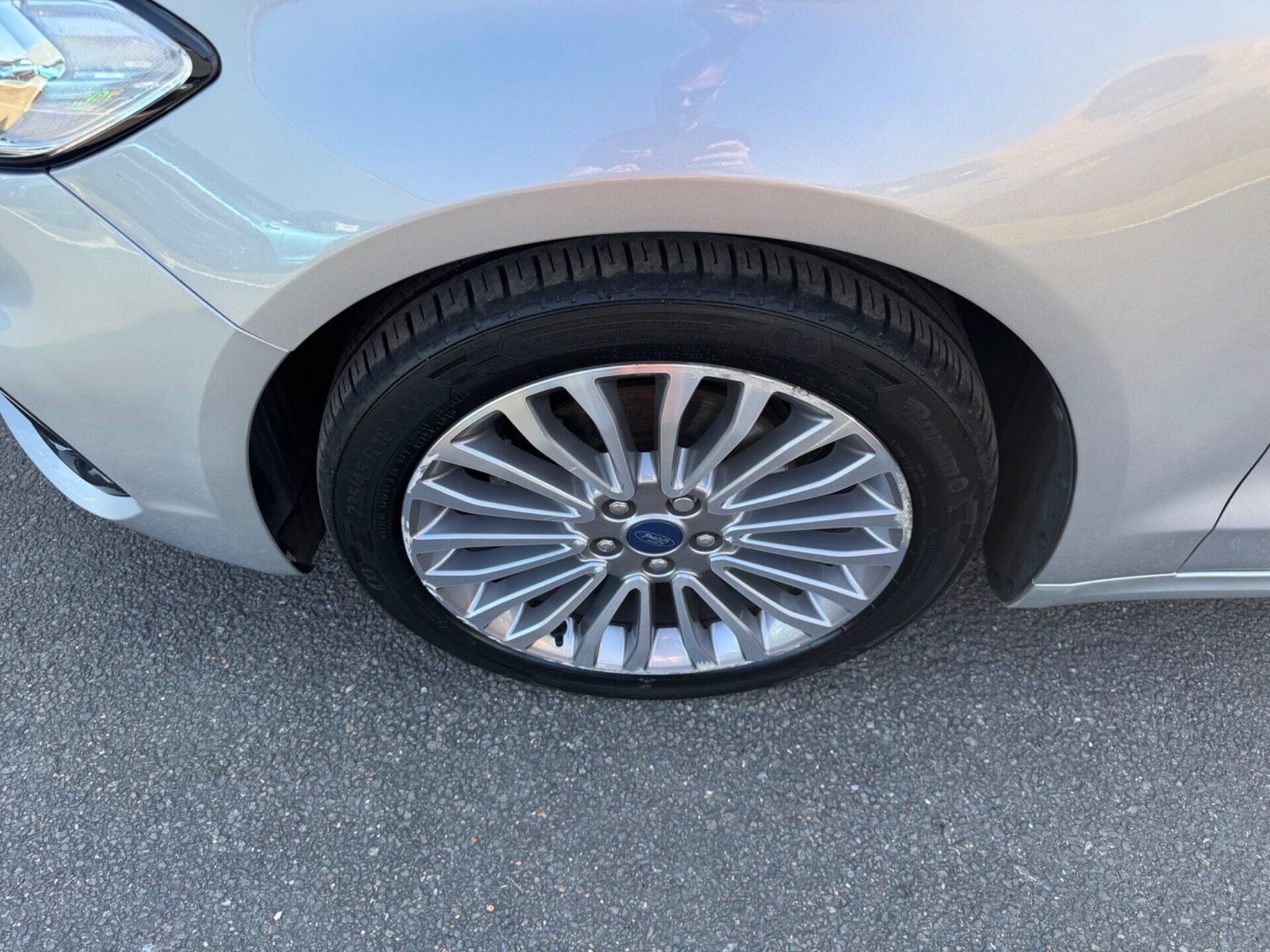 Ford Mondeo view 19