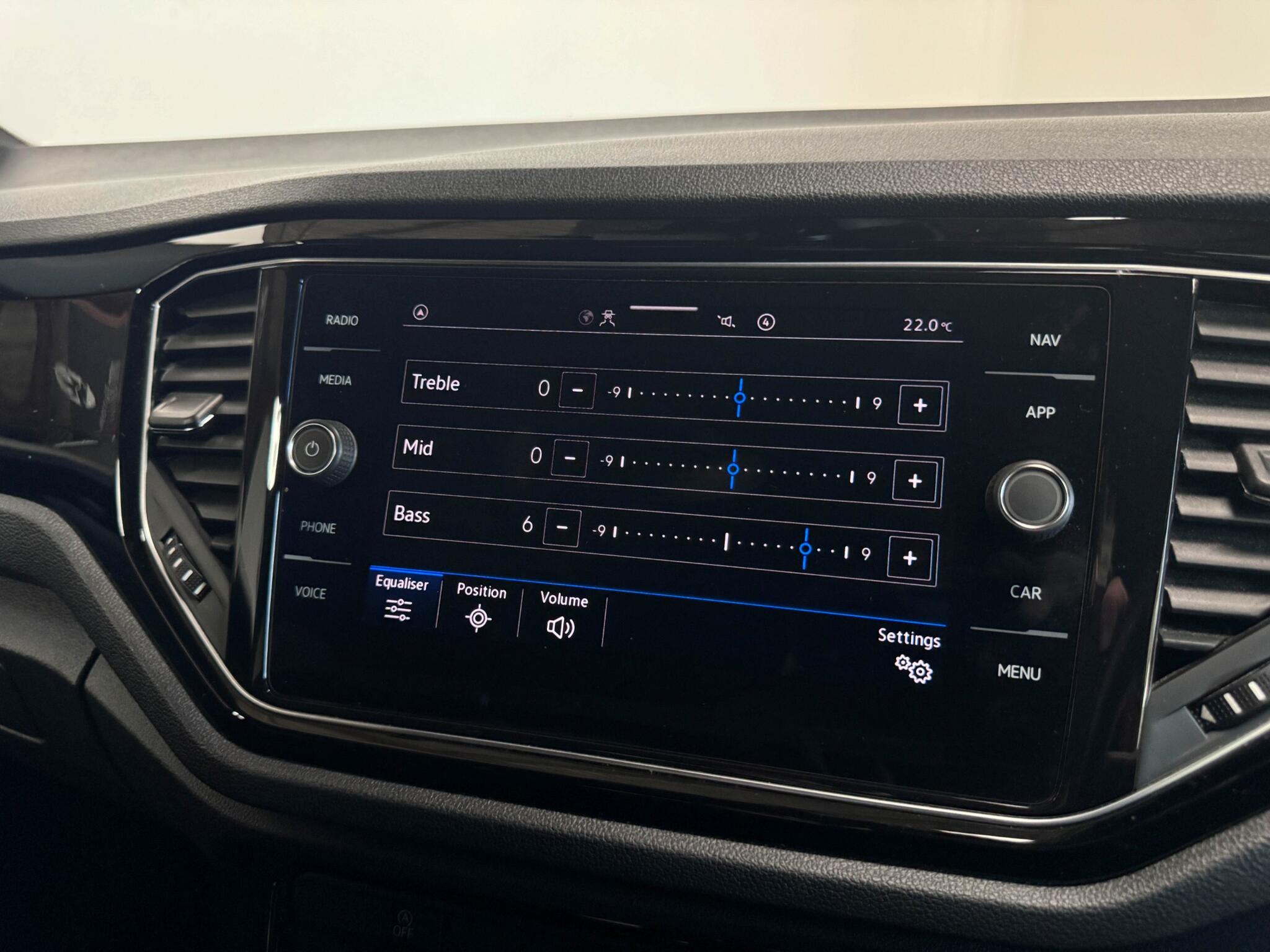 Volkswagen T-Roc view 41