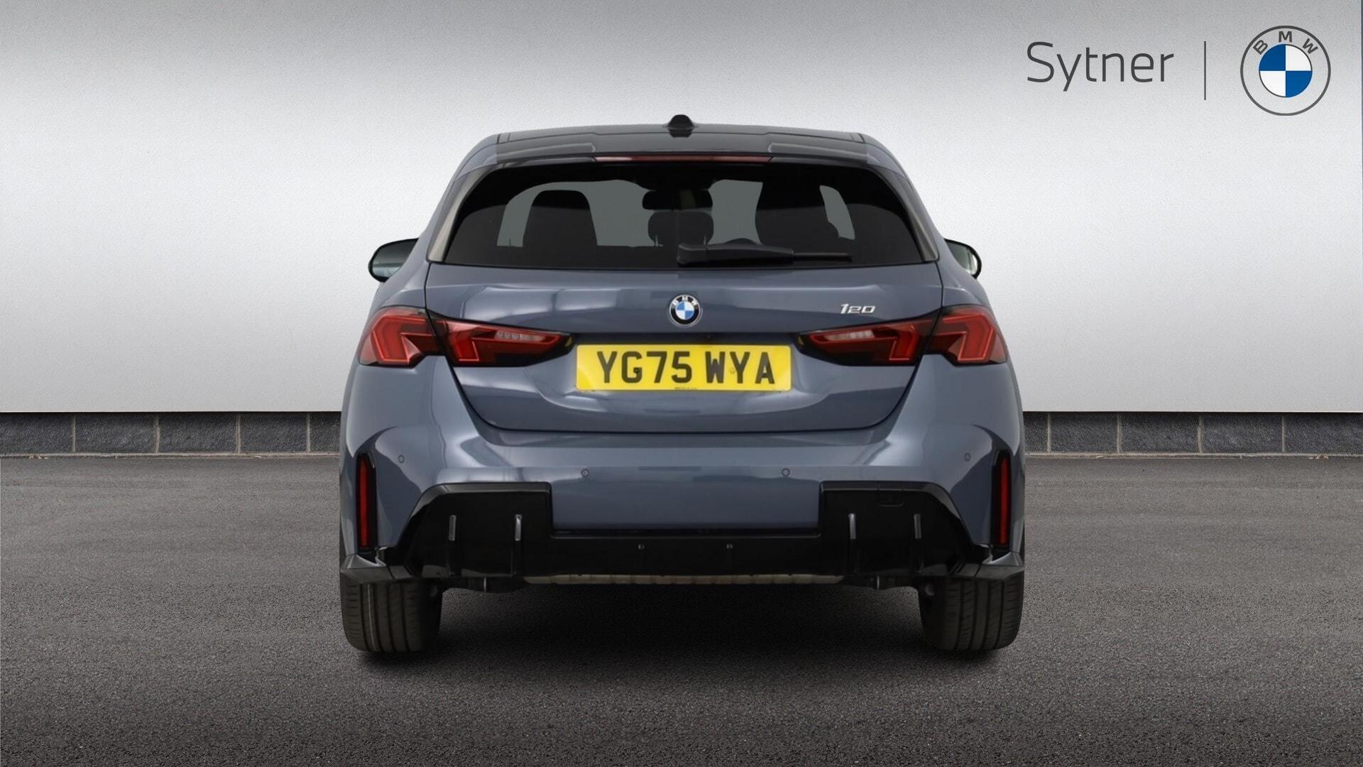BMW 1 Series view 15