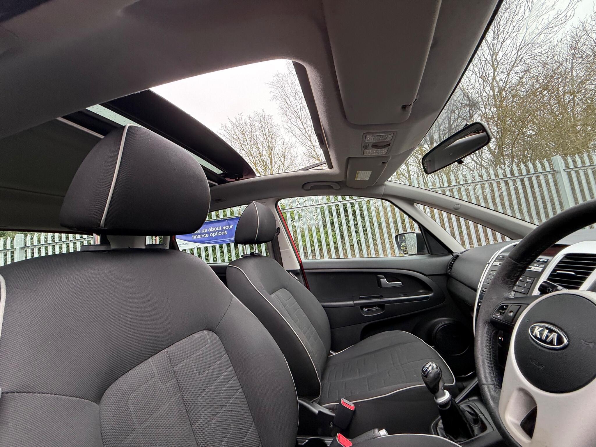 2010 Kia Venga image 22
