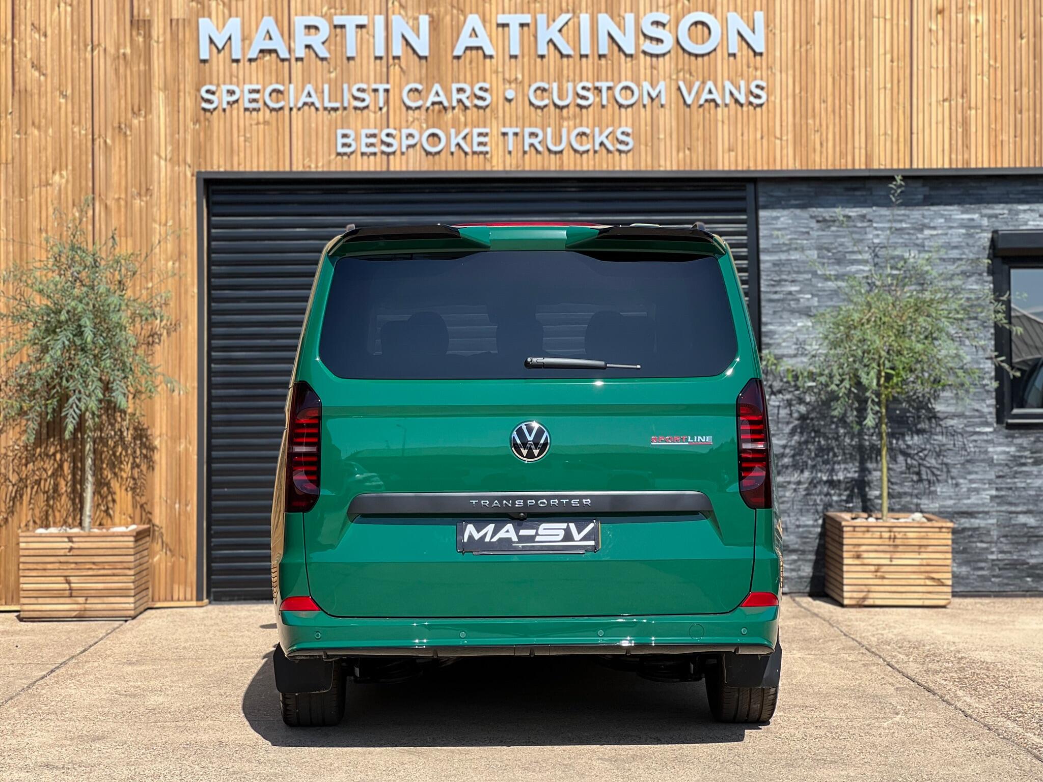 Volkswagen Transporter view 4