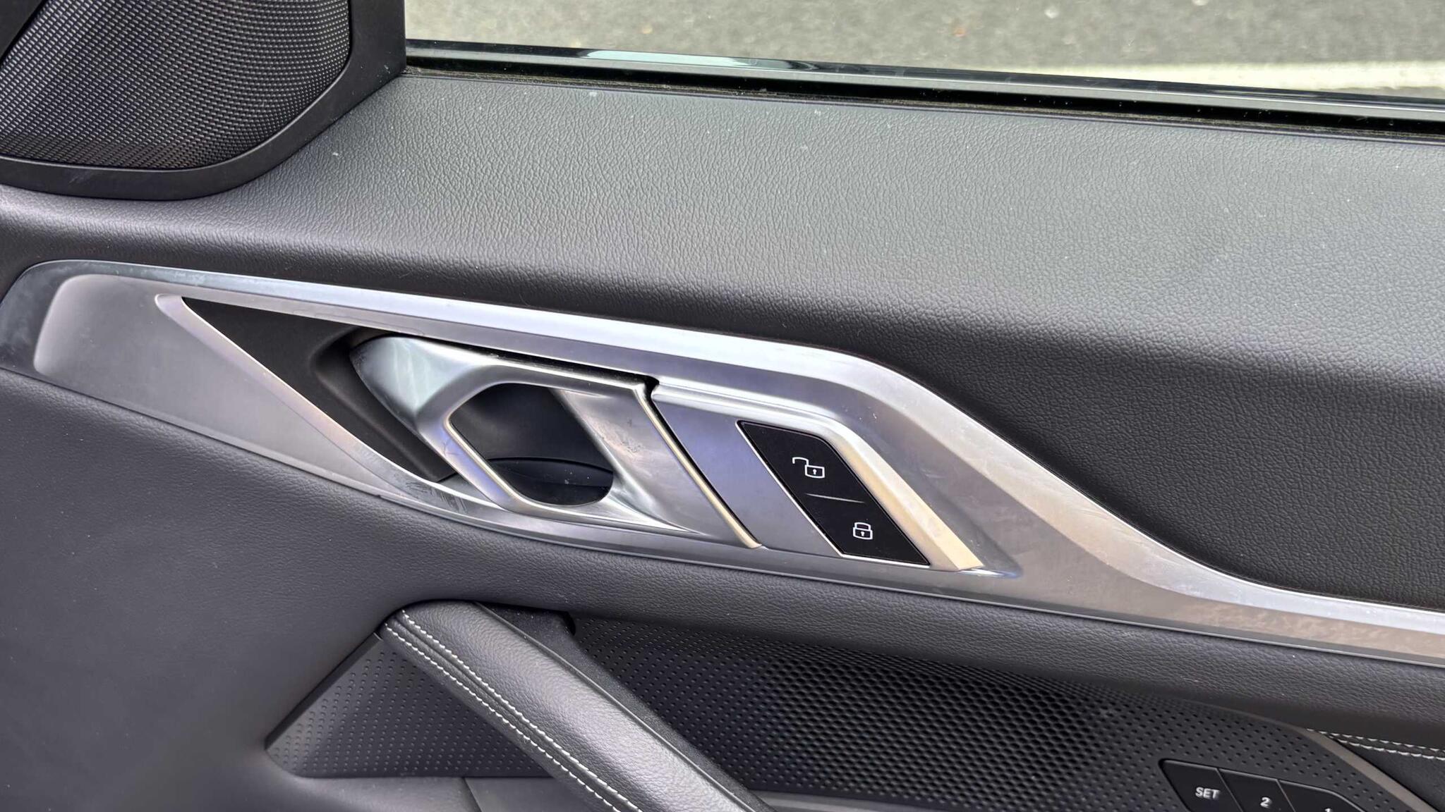 BMW i4 view 32