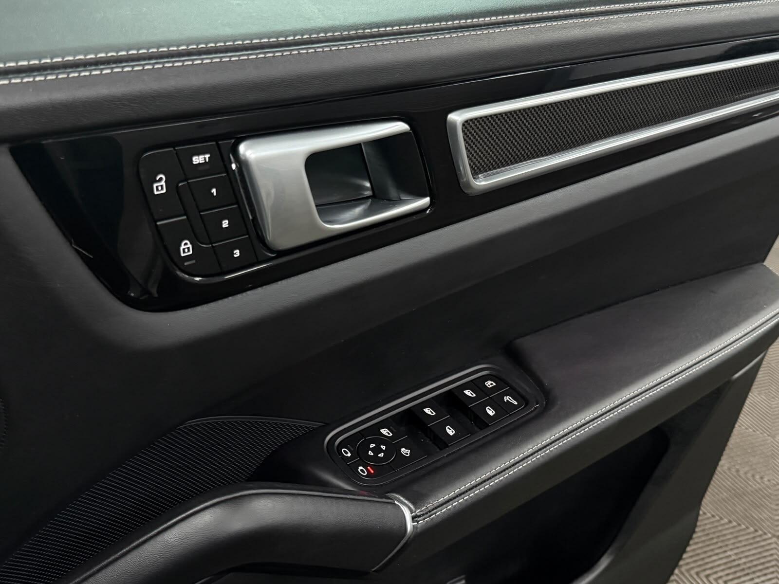 Porsche Cayenne view 28